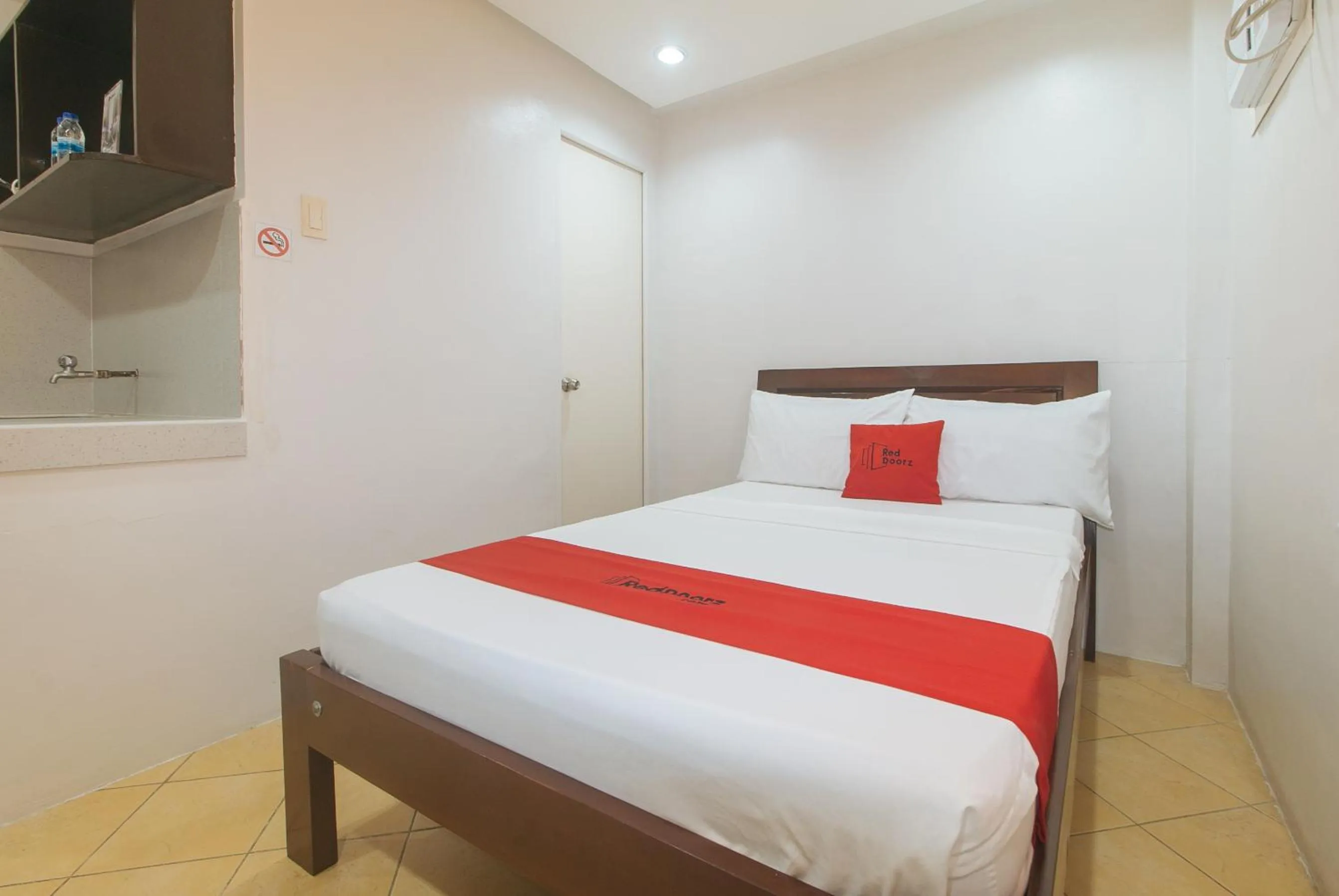 Bed in RedDoorz at Davids Travellers Inn Cavite