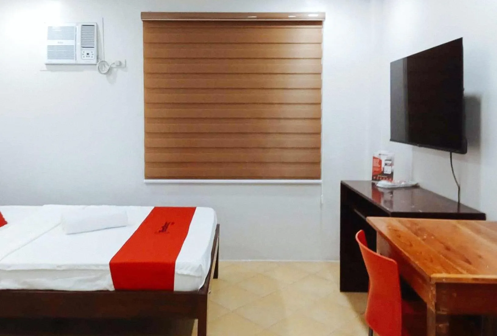 Bathroom, Bed in RedDoorz at David's Travellers Inn Cavite