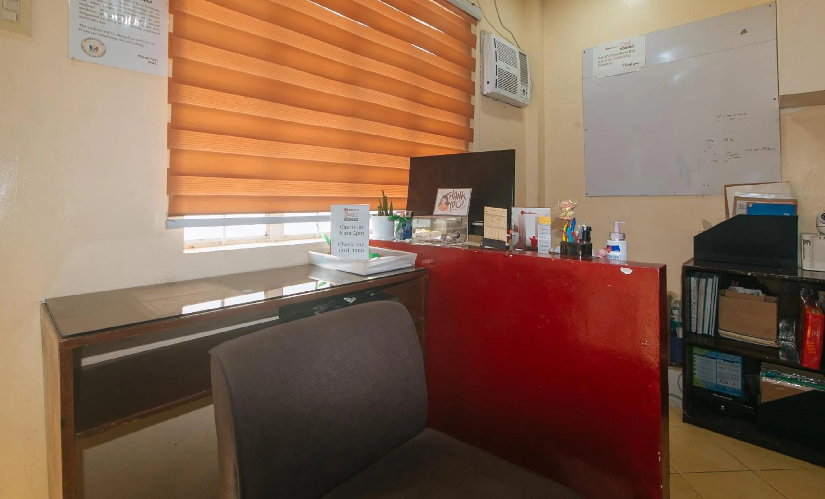 Lobby or reception in RedDoorz at Davids Travellers Inn Cavite