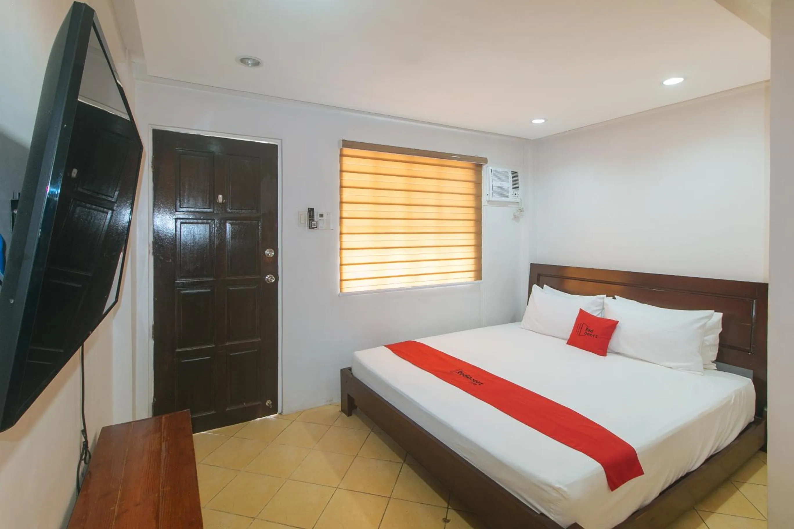 Bed in RedDoorz at Davids Travellers Inn Cavite