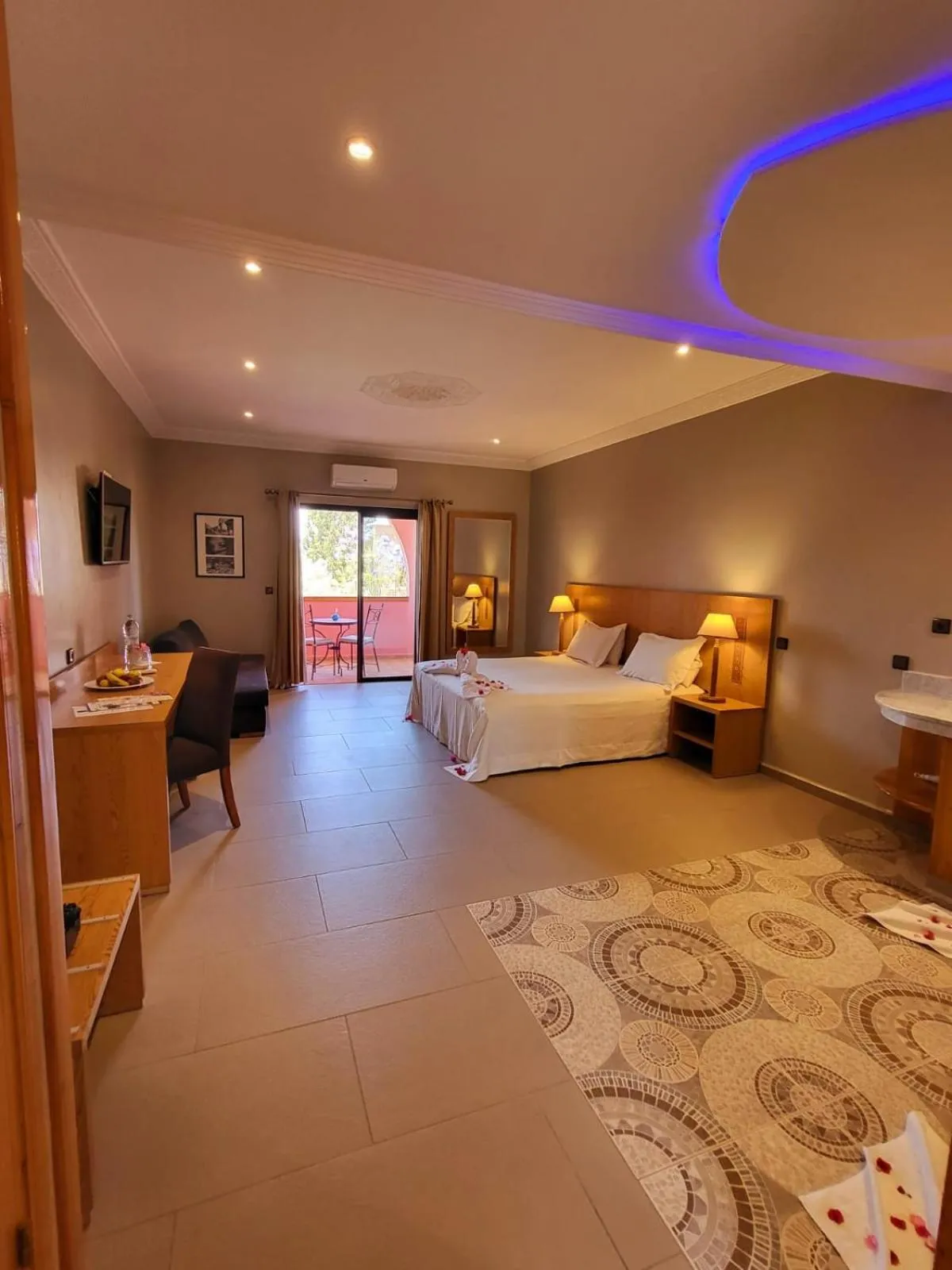 Bedroom, Bed in La Maison Des Oliviers