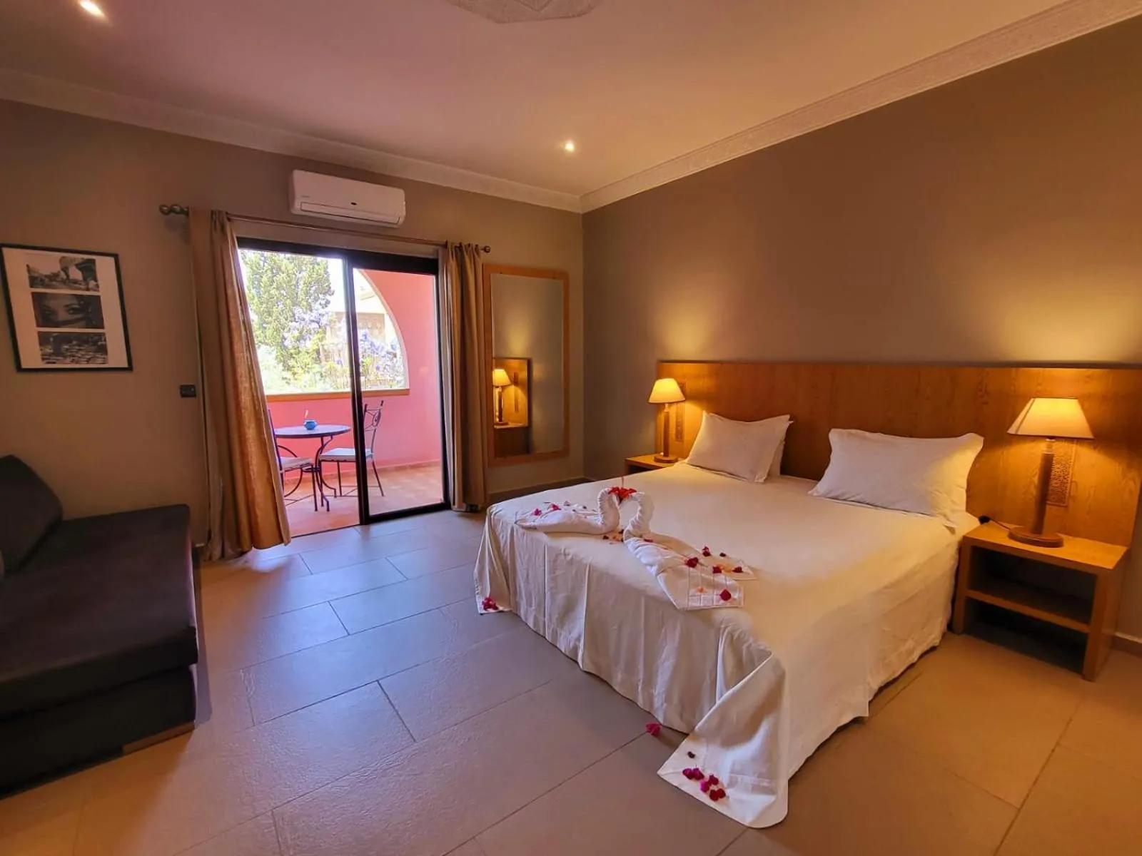 Bedroom, Bed in La Maison Des Oliviers