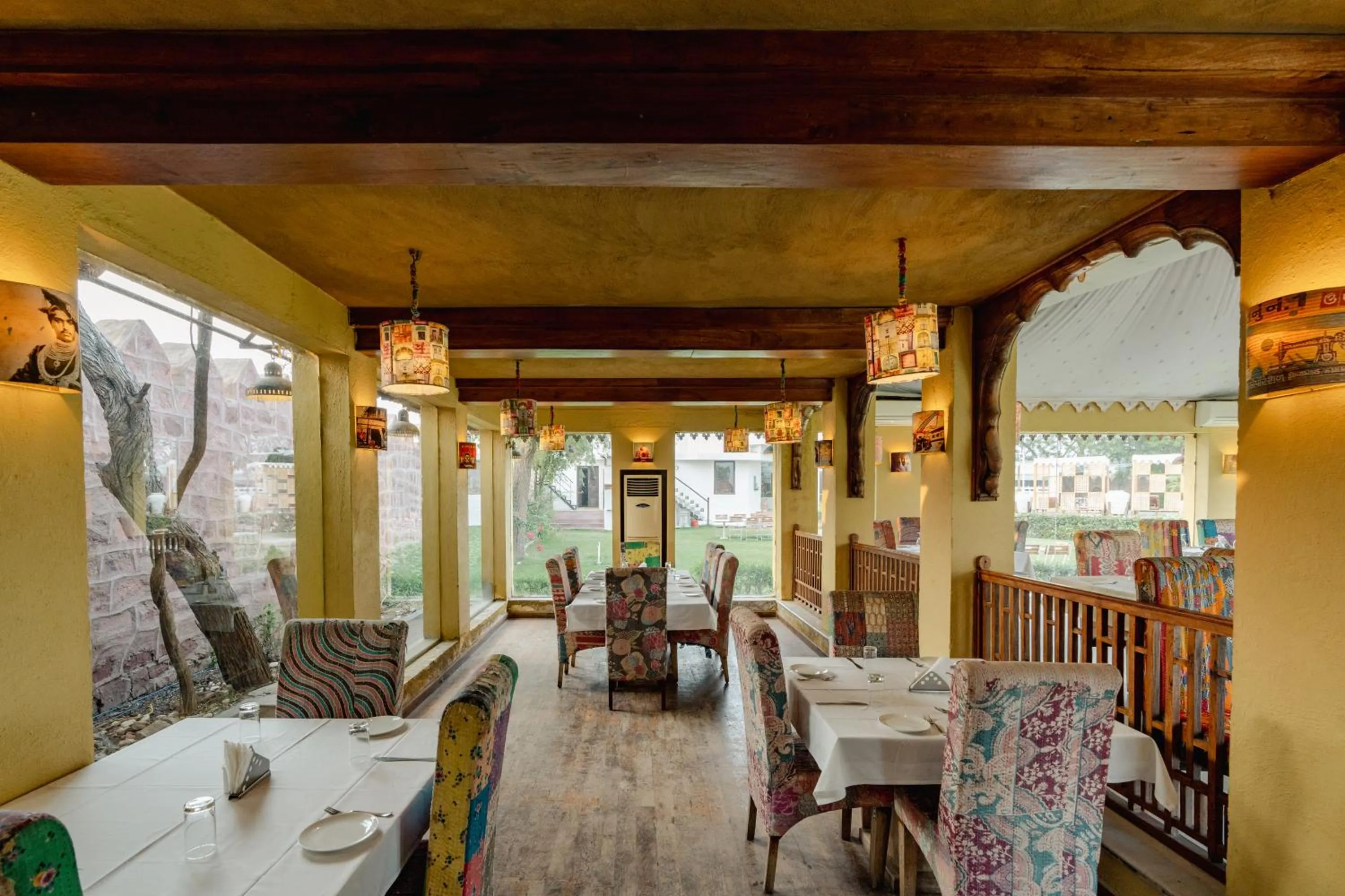 Restaurant/places to eat in Surpura Bagh