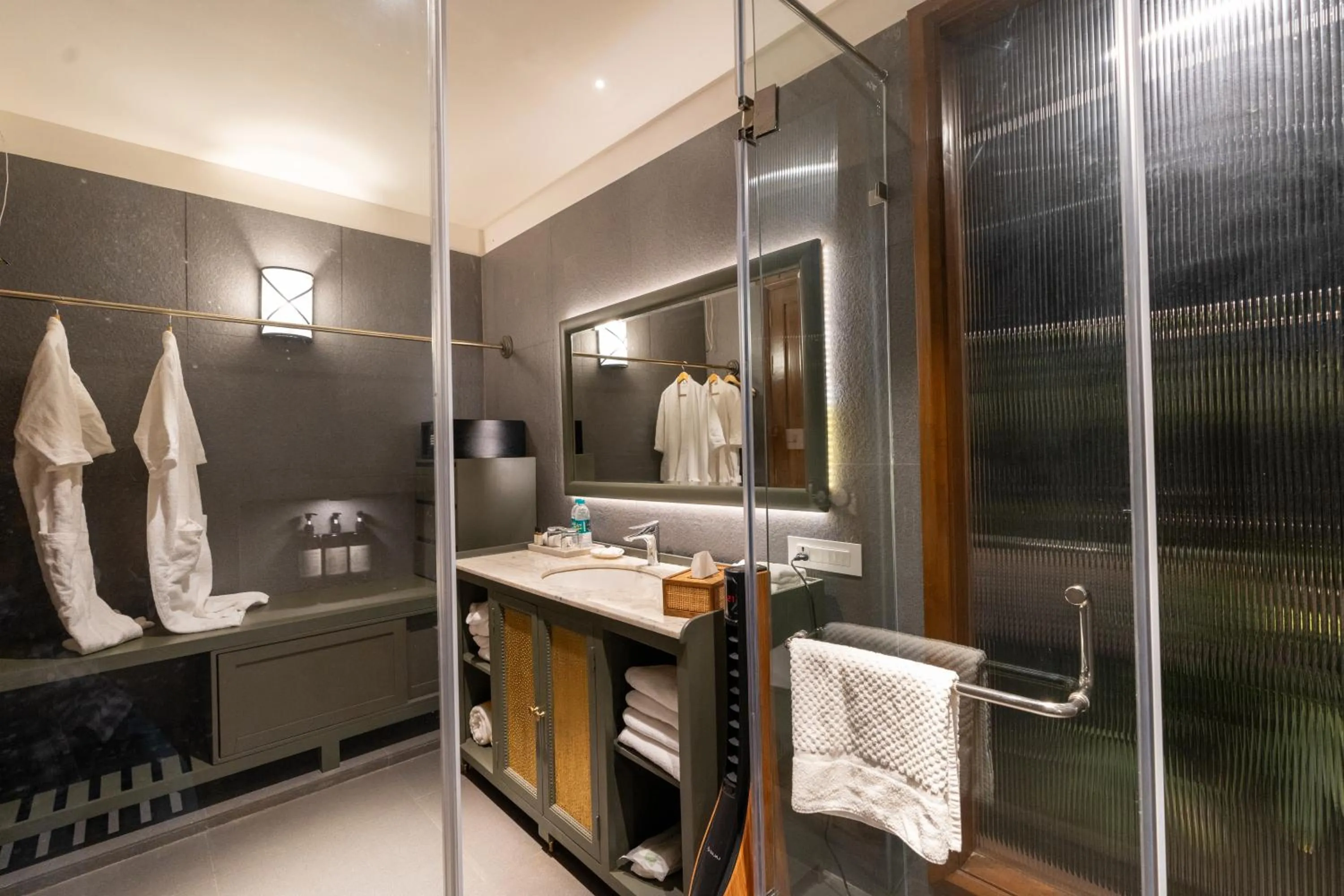 Shower in Surpura Bagh