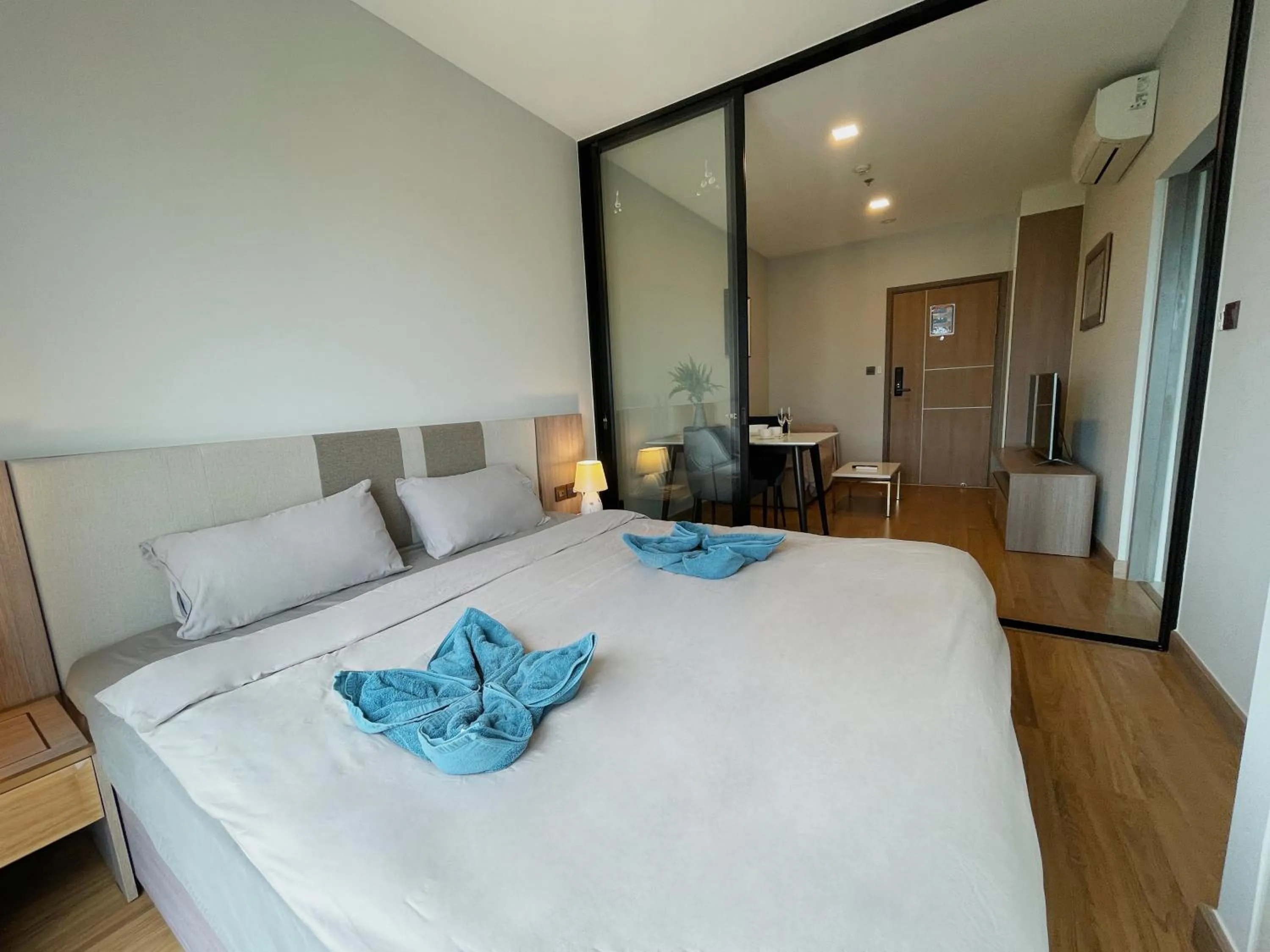 Bed in Astra Sky River Paronama Pool Luxury Changklan Chiang Mai