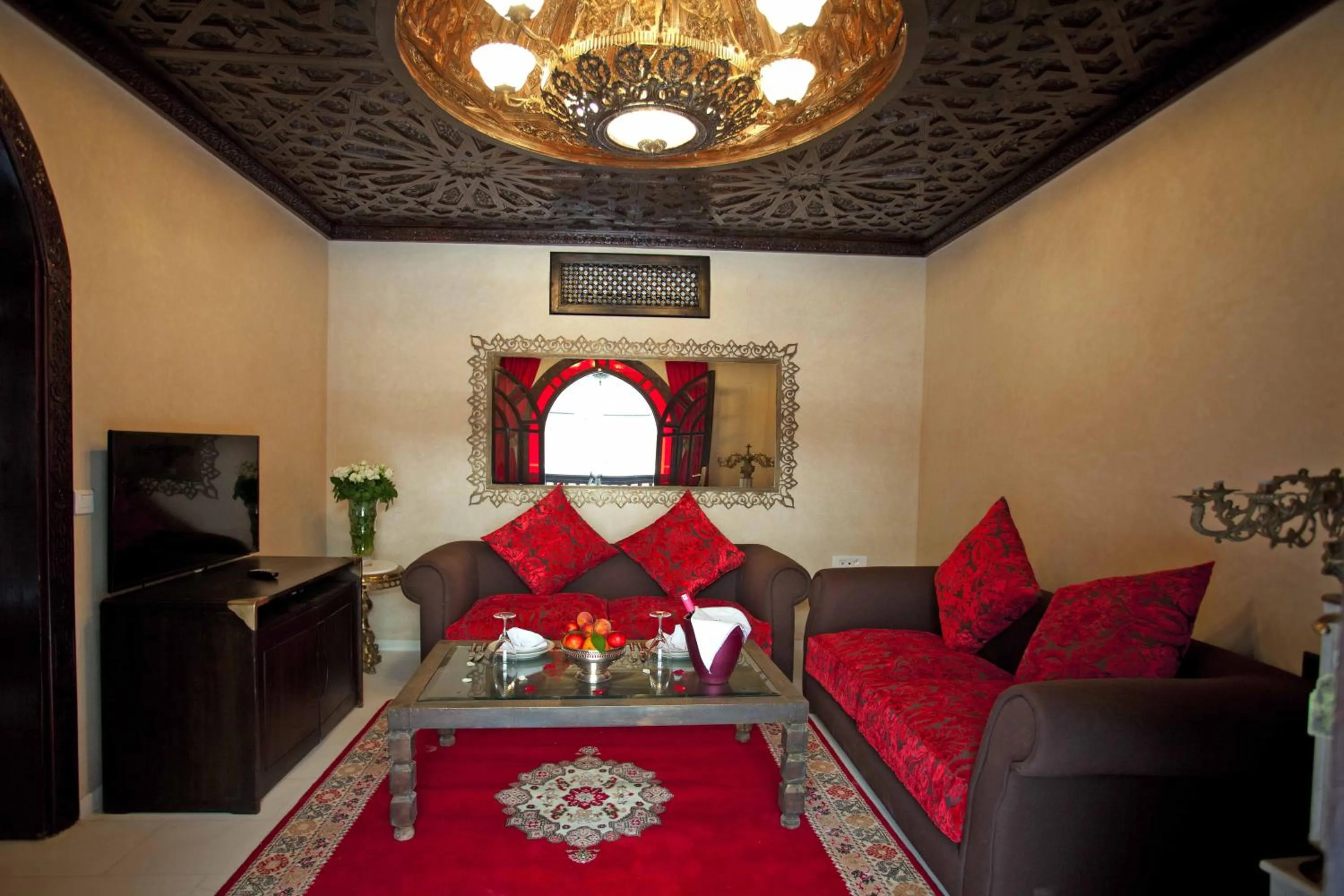 TV and multimedia in Palais Shéhérazade & Spa