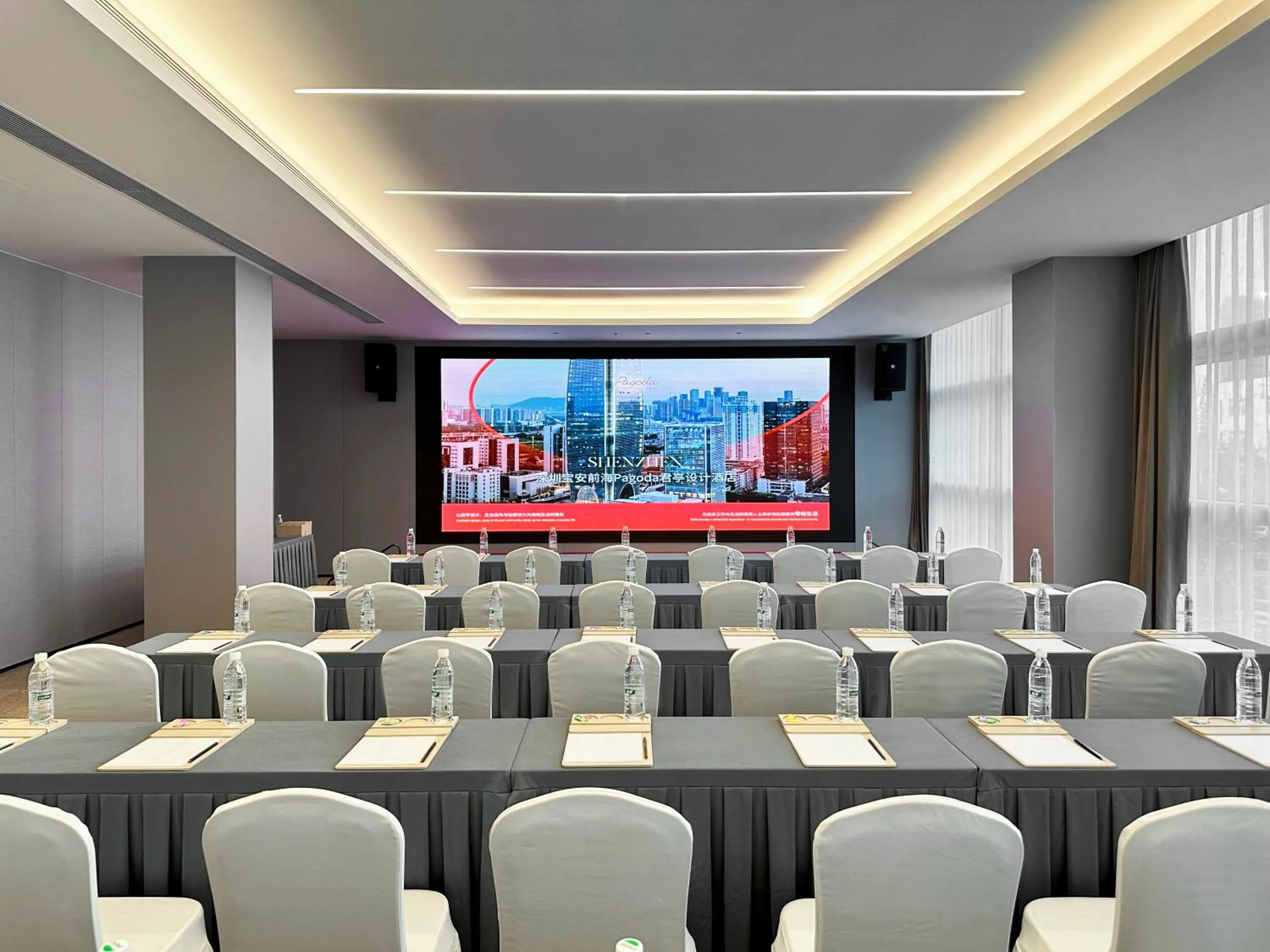 Meeting/conference room in Pagoda Hotel Shenzhen Familytrip&BusinessTravel