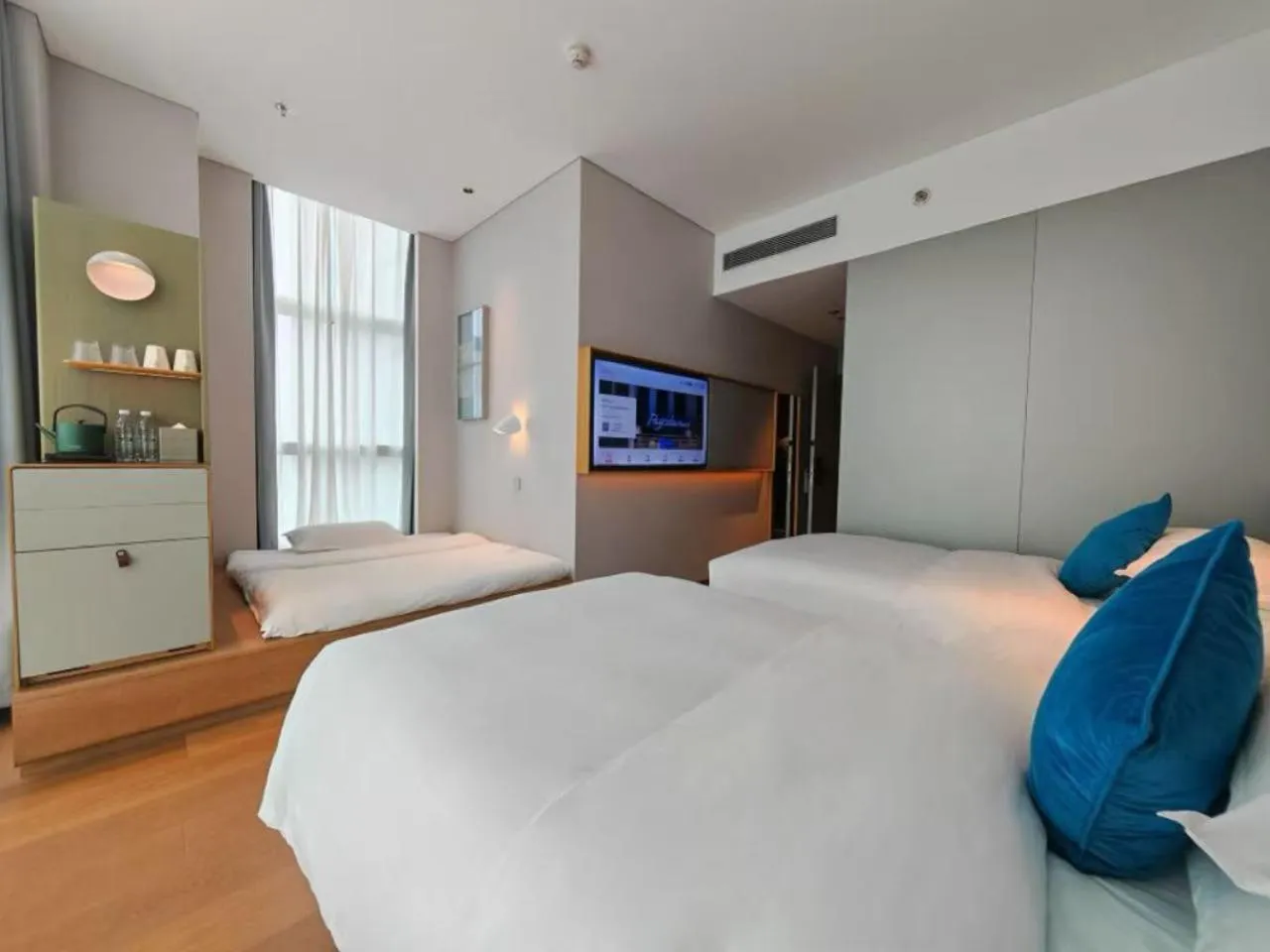 Photo of the whole room, Bed in Pagoda Hotel Shenzhen Familytrip&BusinessTravel