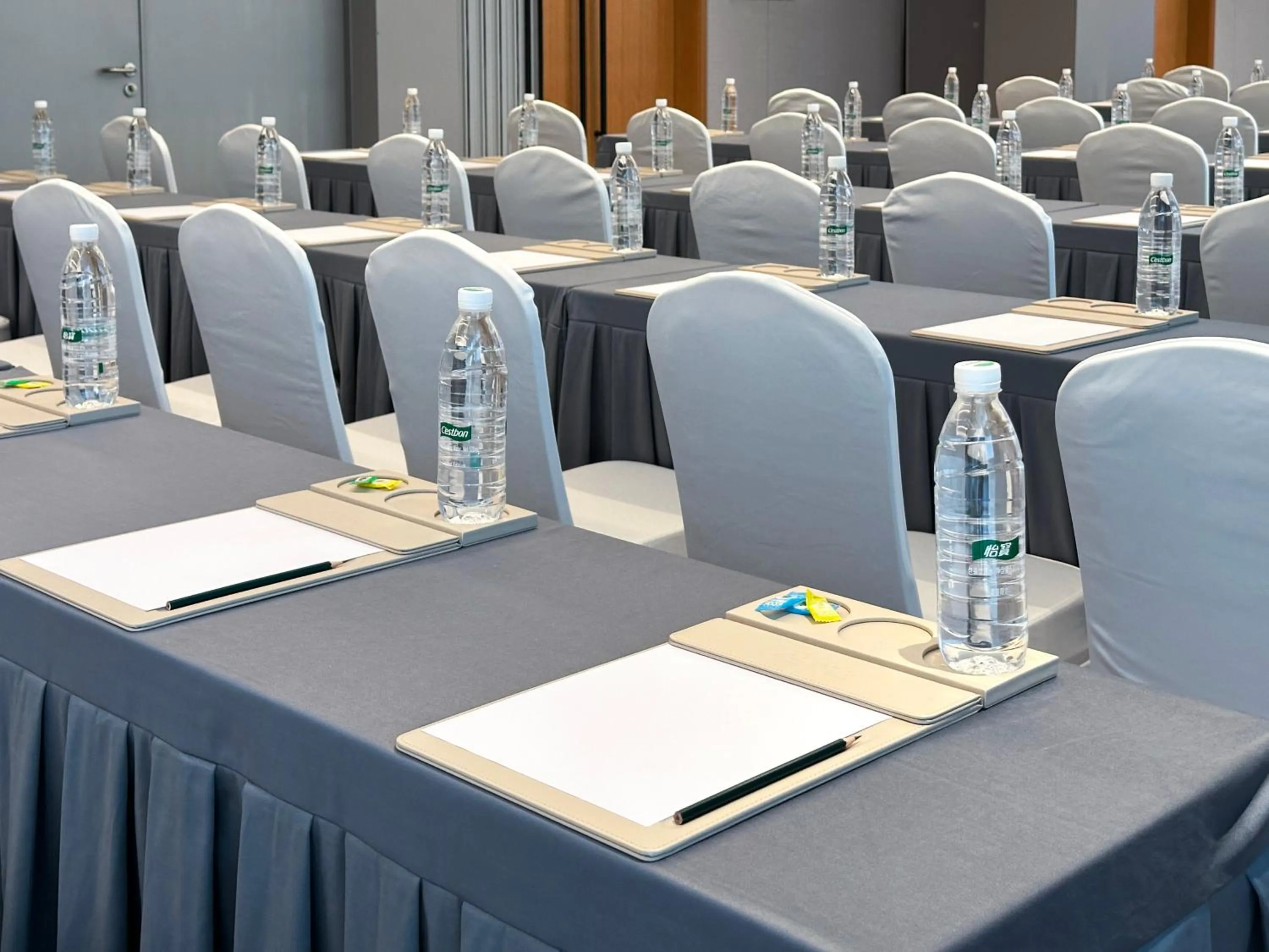Meeting/conference room in Pagoda Hotel Shenzhen Familytrip&BusinessTravel