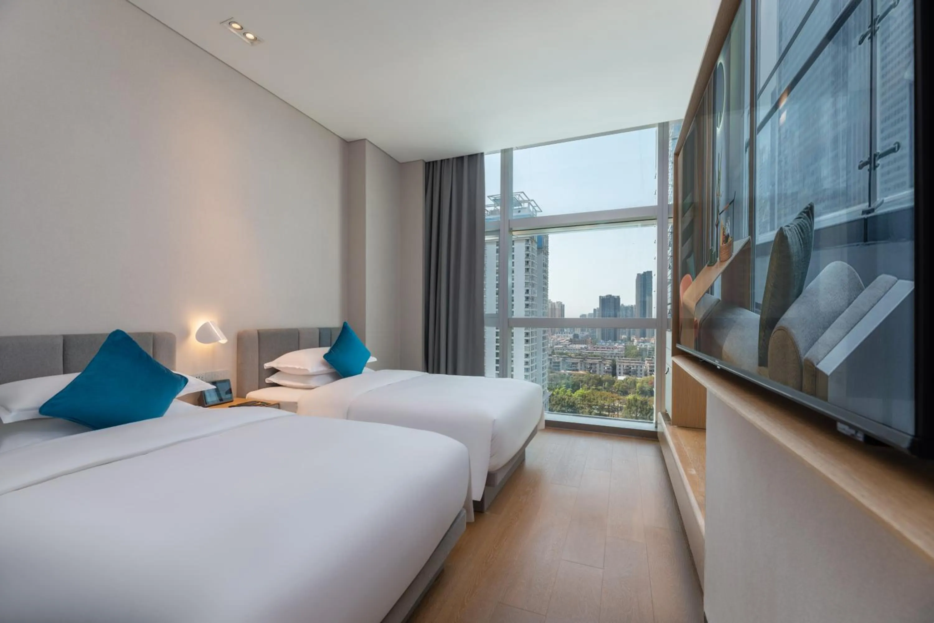 Photo of the whole room, Bed in Pagoda Hotel Shenzhen Familytrip&BusinessTravel