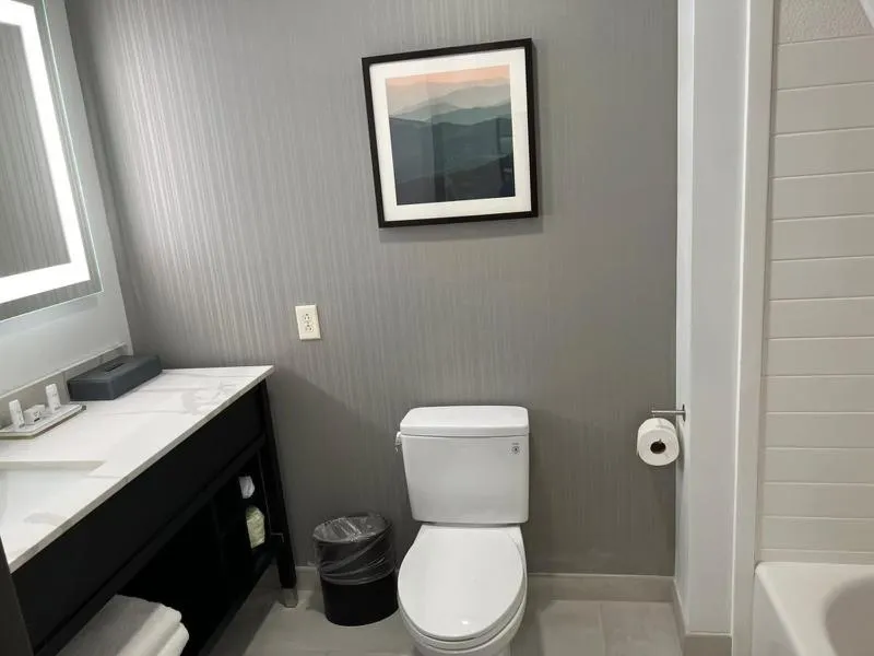 La Quinta Inn & Suites by Wyndham Manchester - Arnold AFB