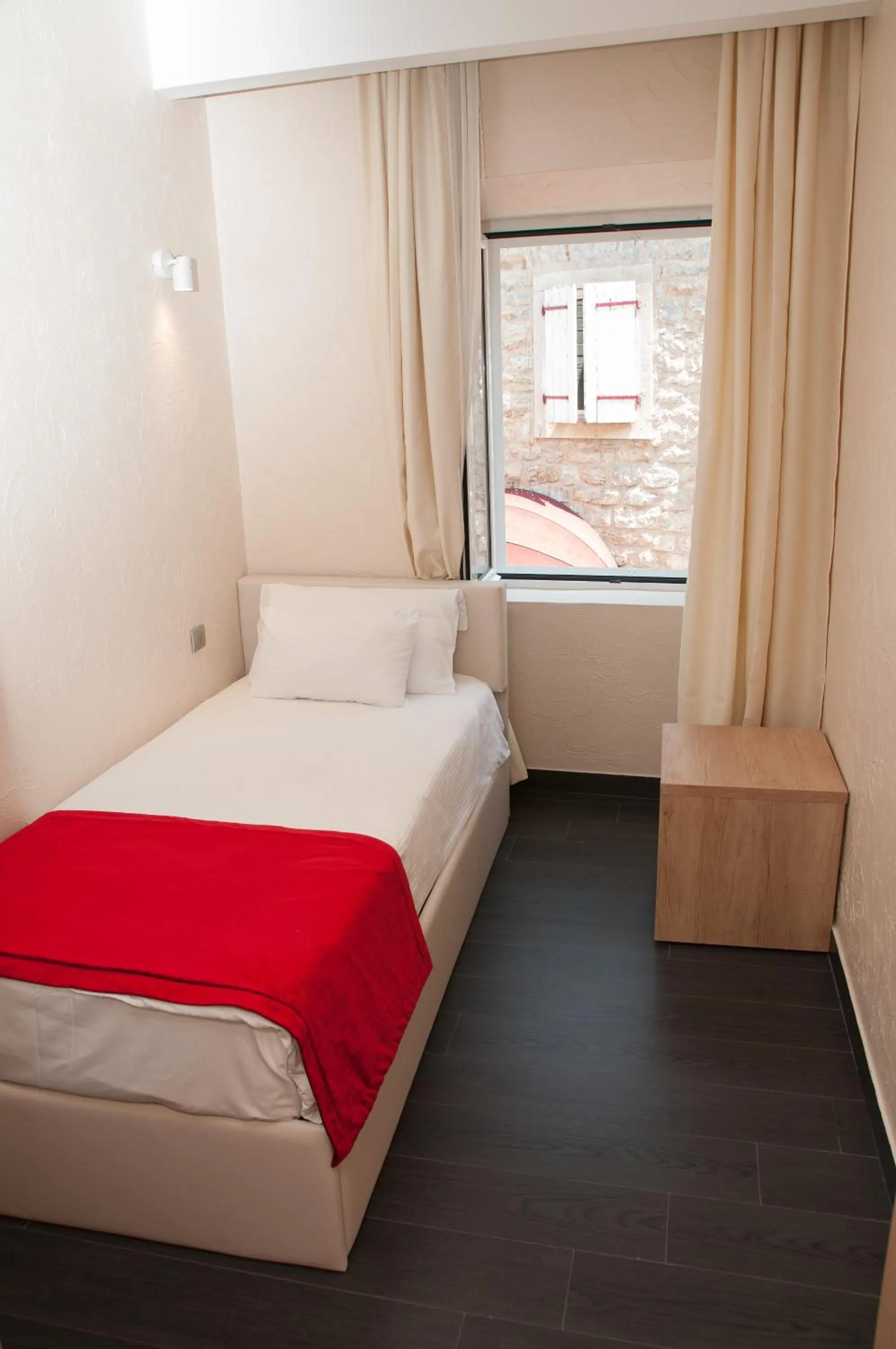 Bedroom, Bed in Hotel Astoria