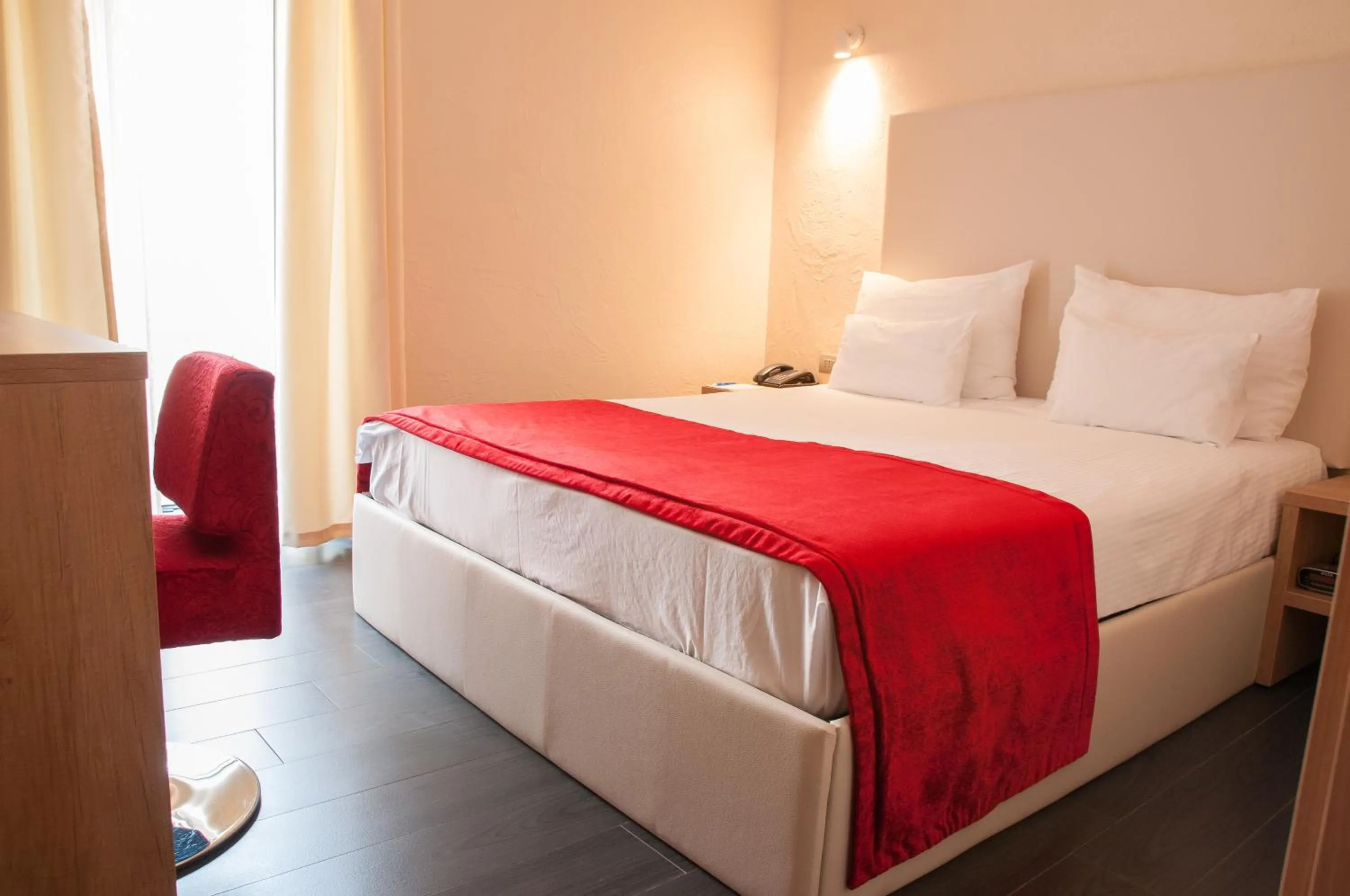 Bedroom, Bed in Hotel Astoria