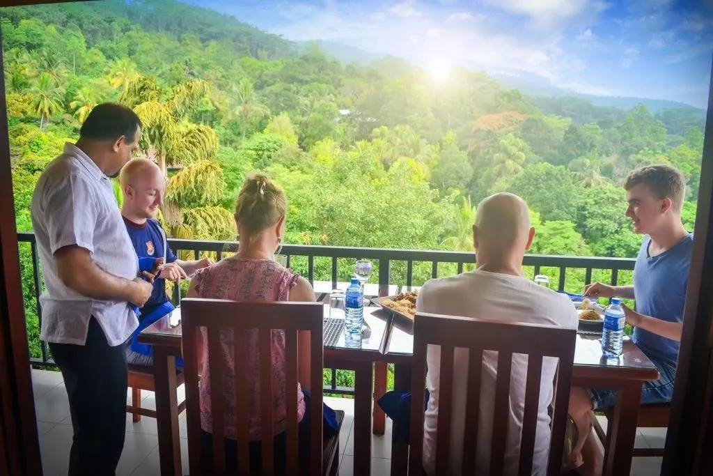 Restaurant/places to eat in The Grand Hills