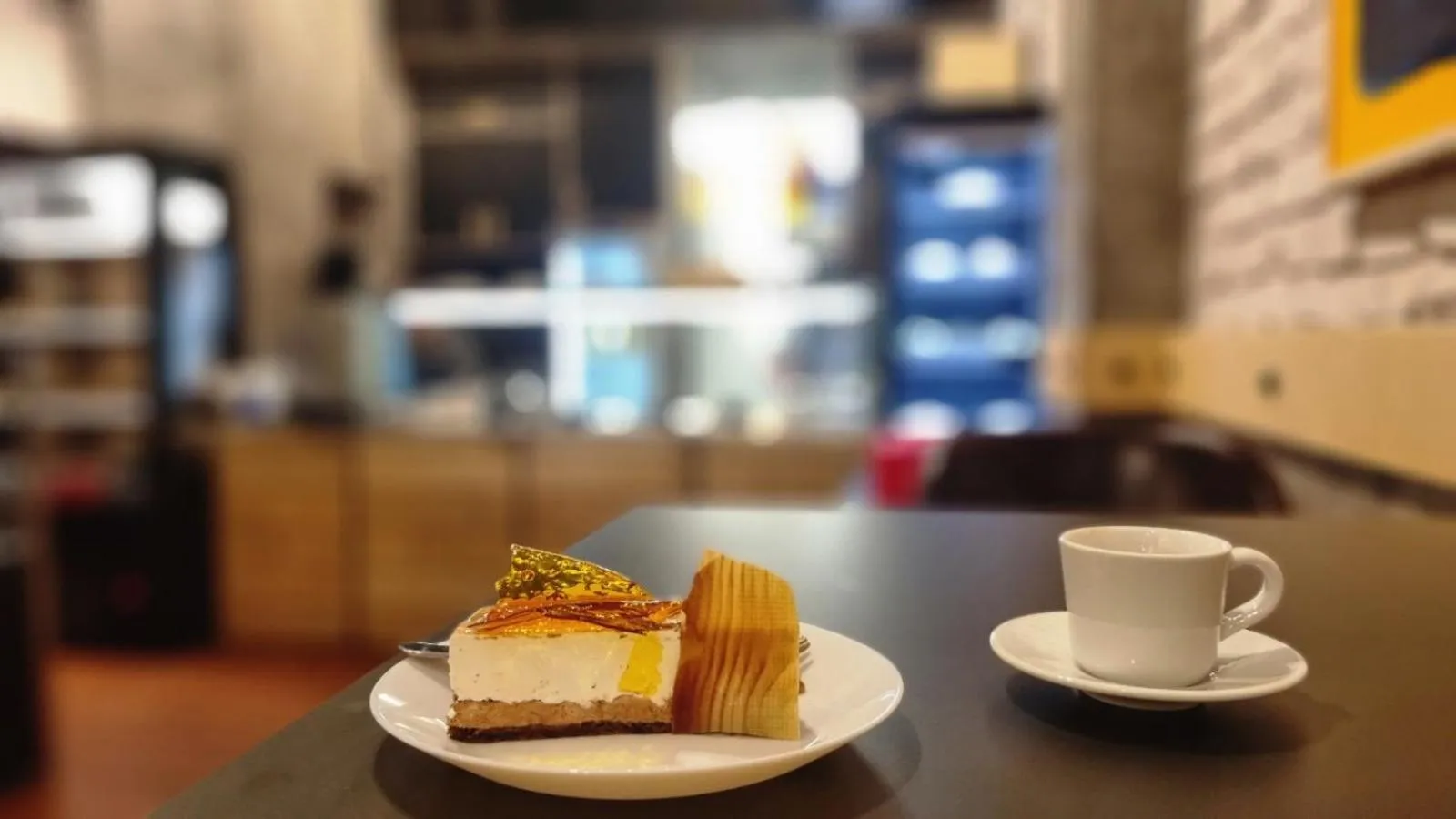 Restaurant/places to eat in Art Hotel 158