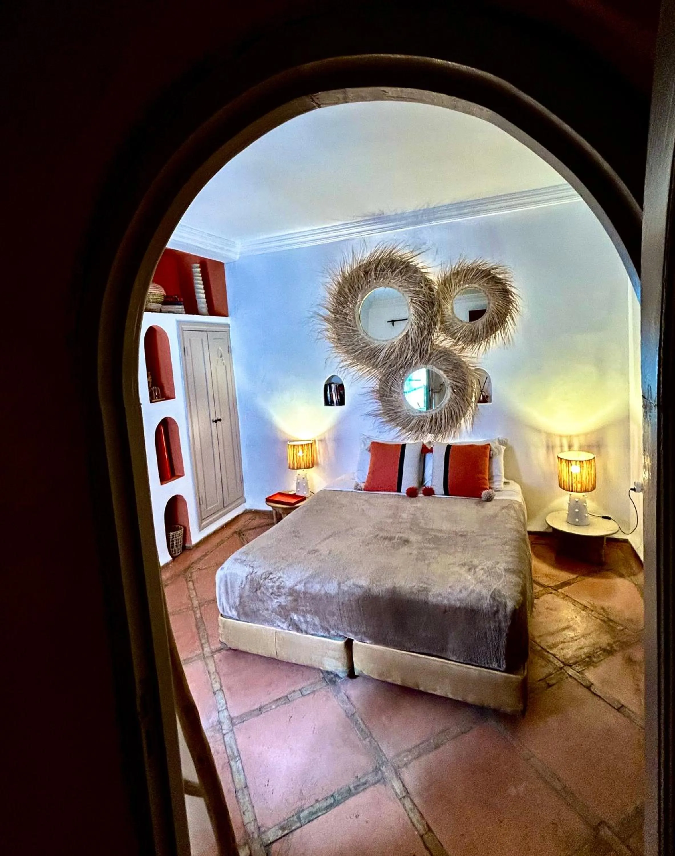 Photo of the whole room, Bed in Riad Lauriers Blancs