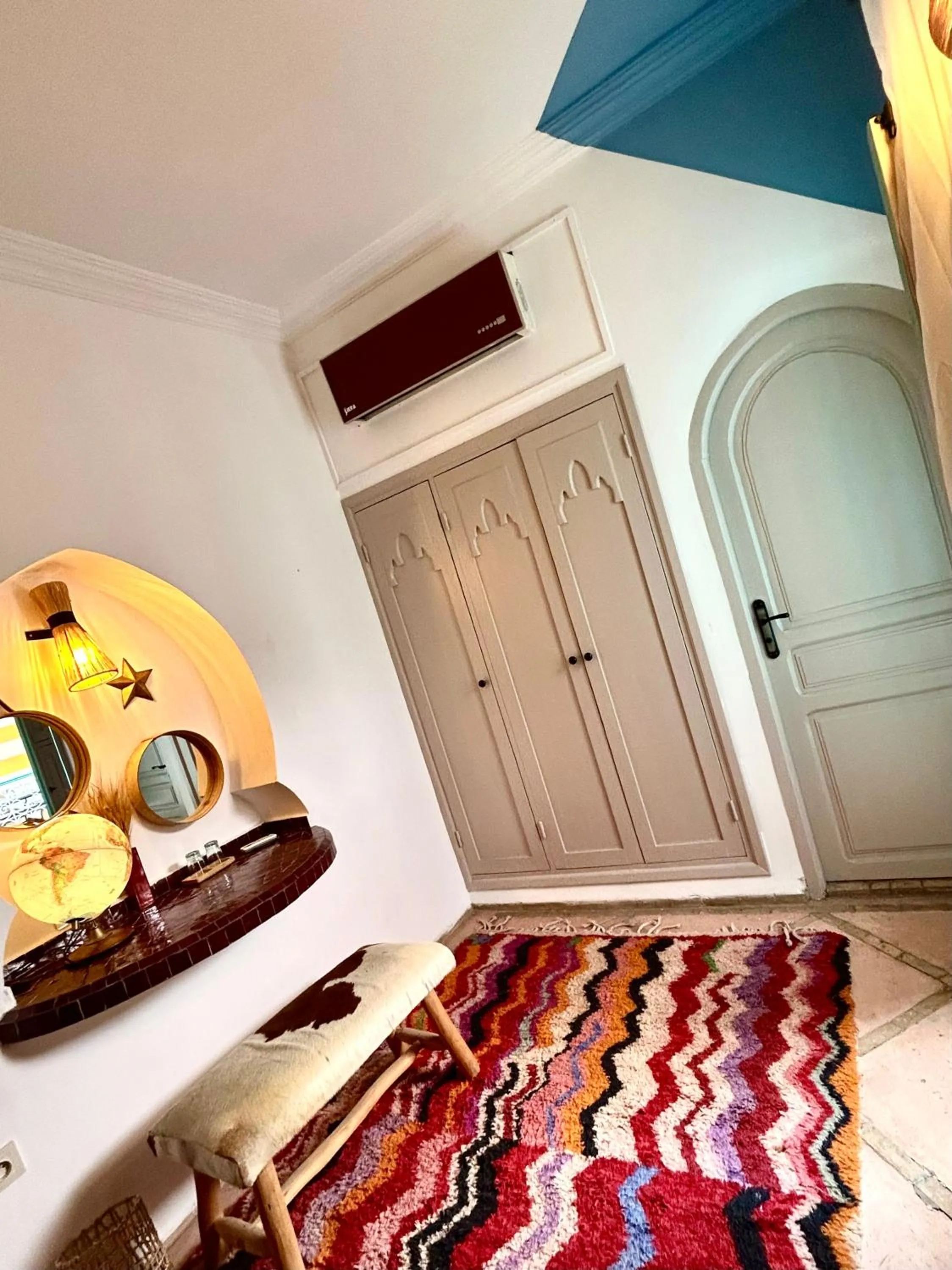 Photo of the whole room, Bed in Riad Lauriers Blancs