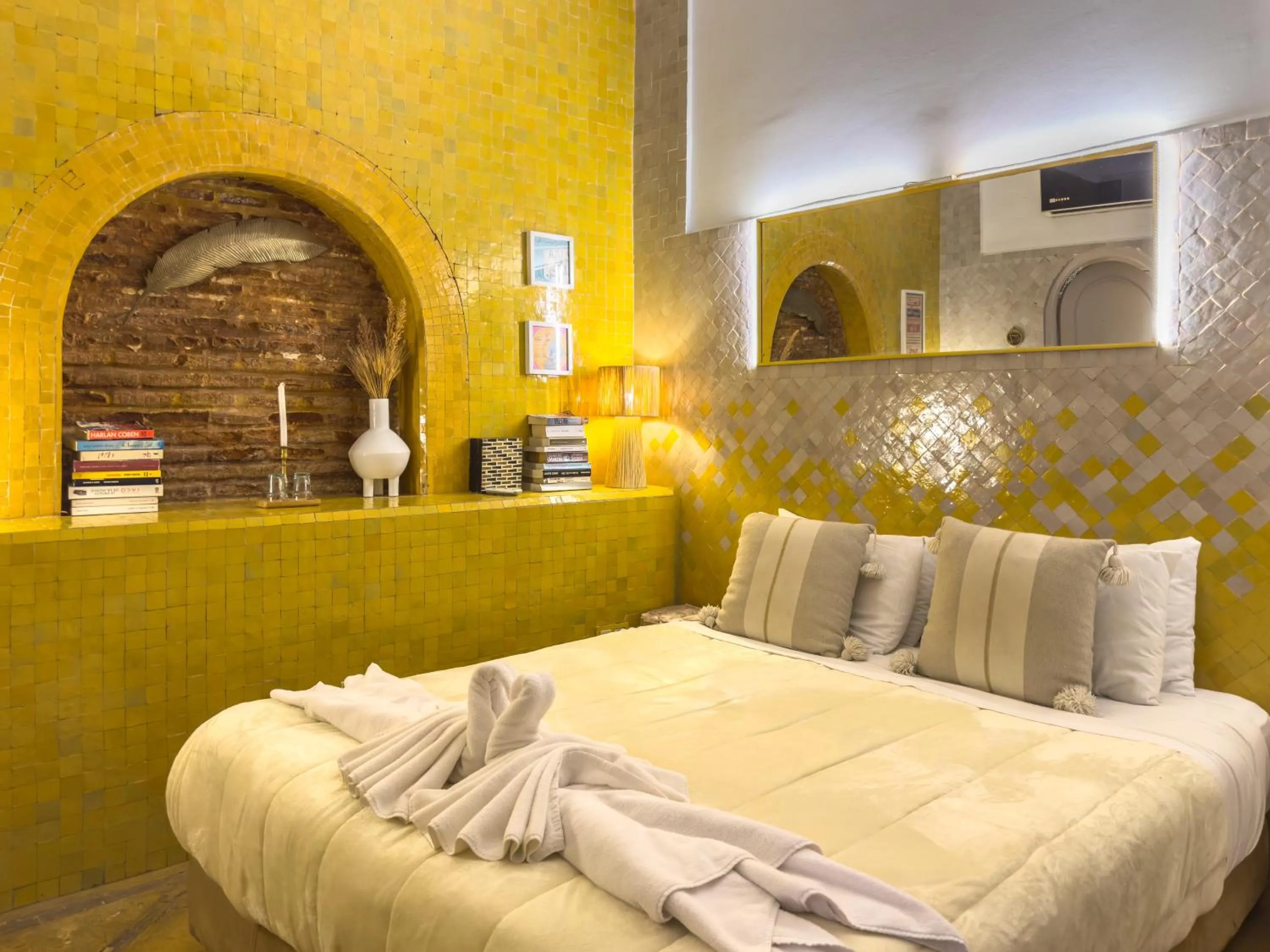 Bed in Riad Lauriers Blancs