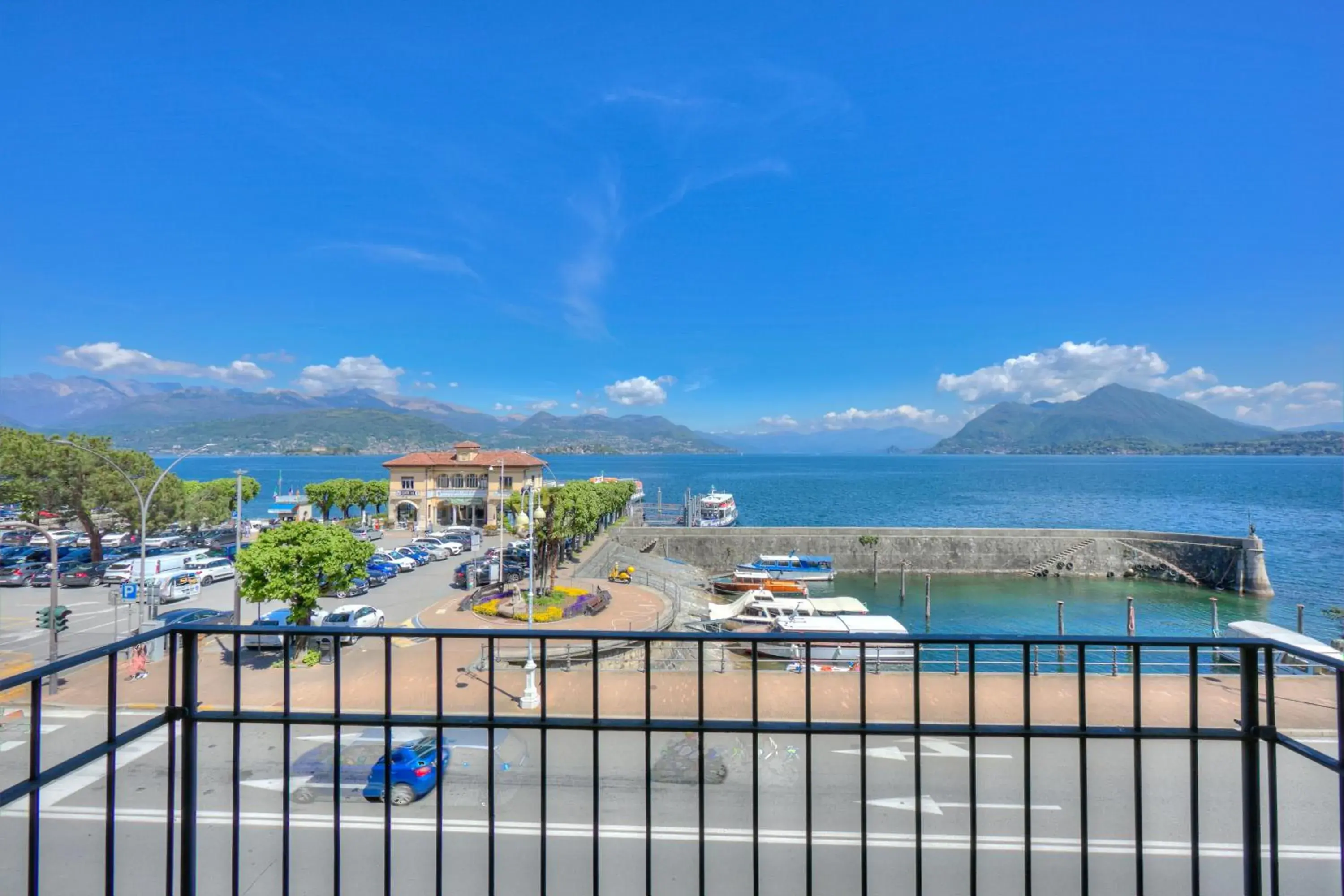 Il Porticciolo Stresa Stunning Lake View - Happy Rentals Il Porticciolo Stresa Stunning Lake View - Happy Rentals