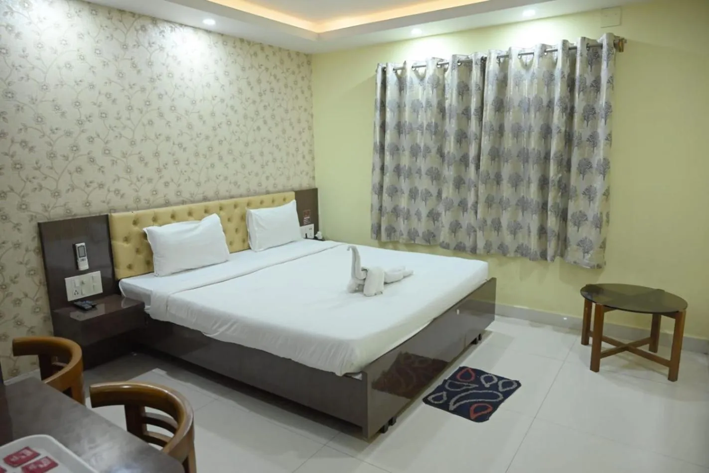 Bedroom in Hotel Jyoti International