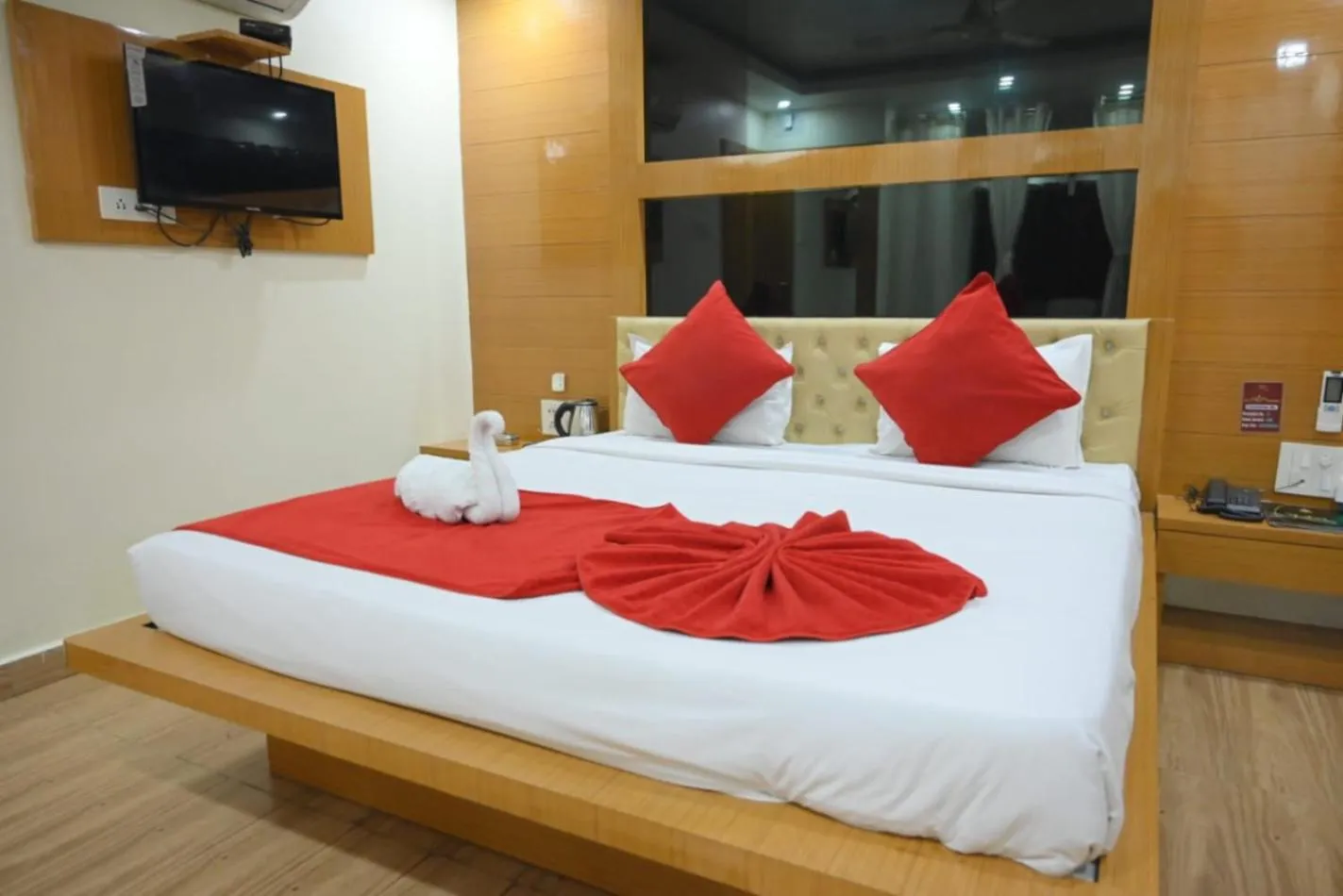 Bed in Hotel Jyoti International