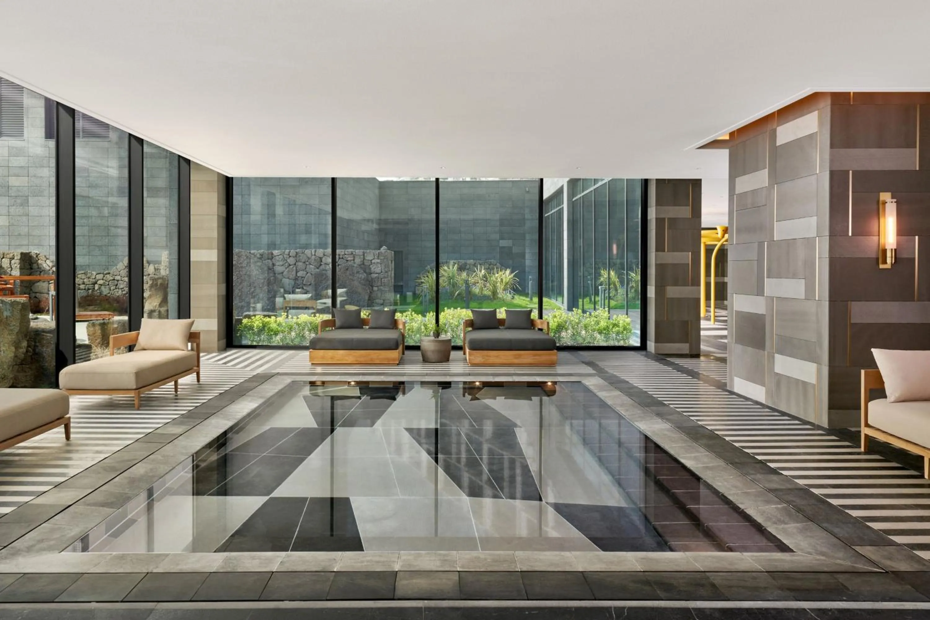 Swimming pool in JW Marriott Jeju Resort & Spa