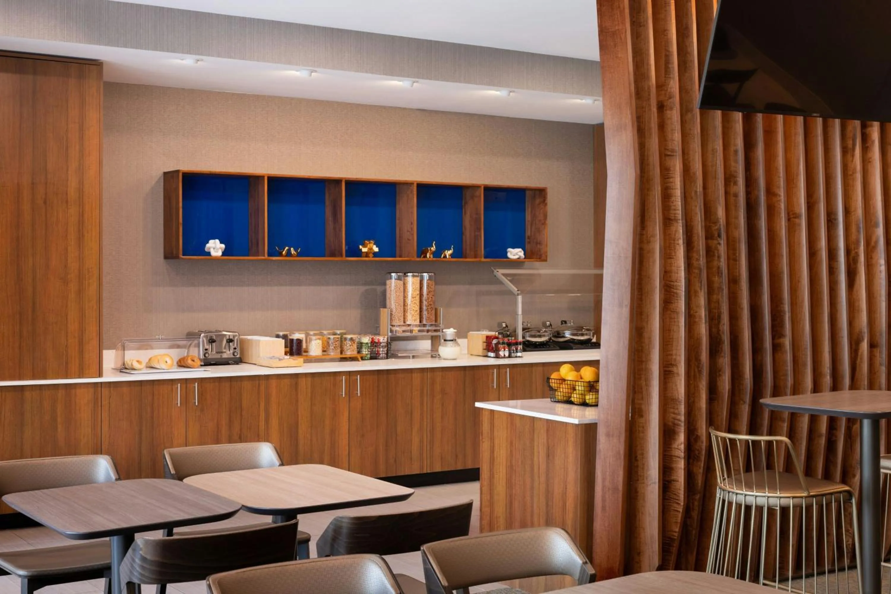 Breakfast in SpringHill Suites by Marriott Detroit Sterling Heights