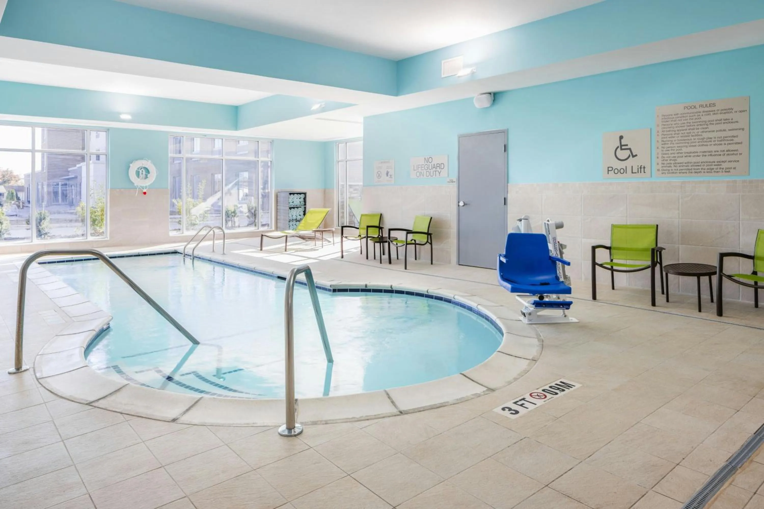 Swimming pool in SpringHill Suites by Marriott Detroit Sterling Heights