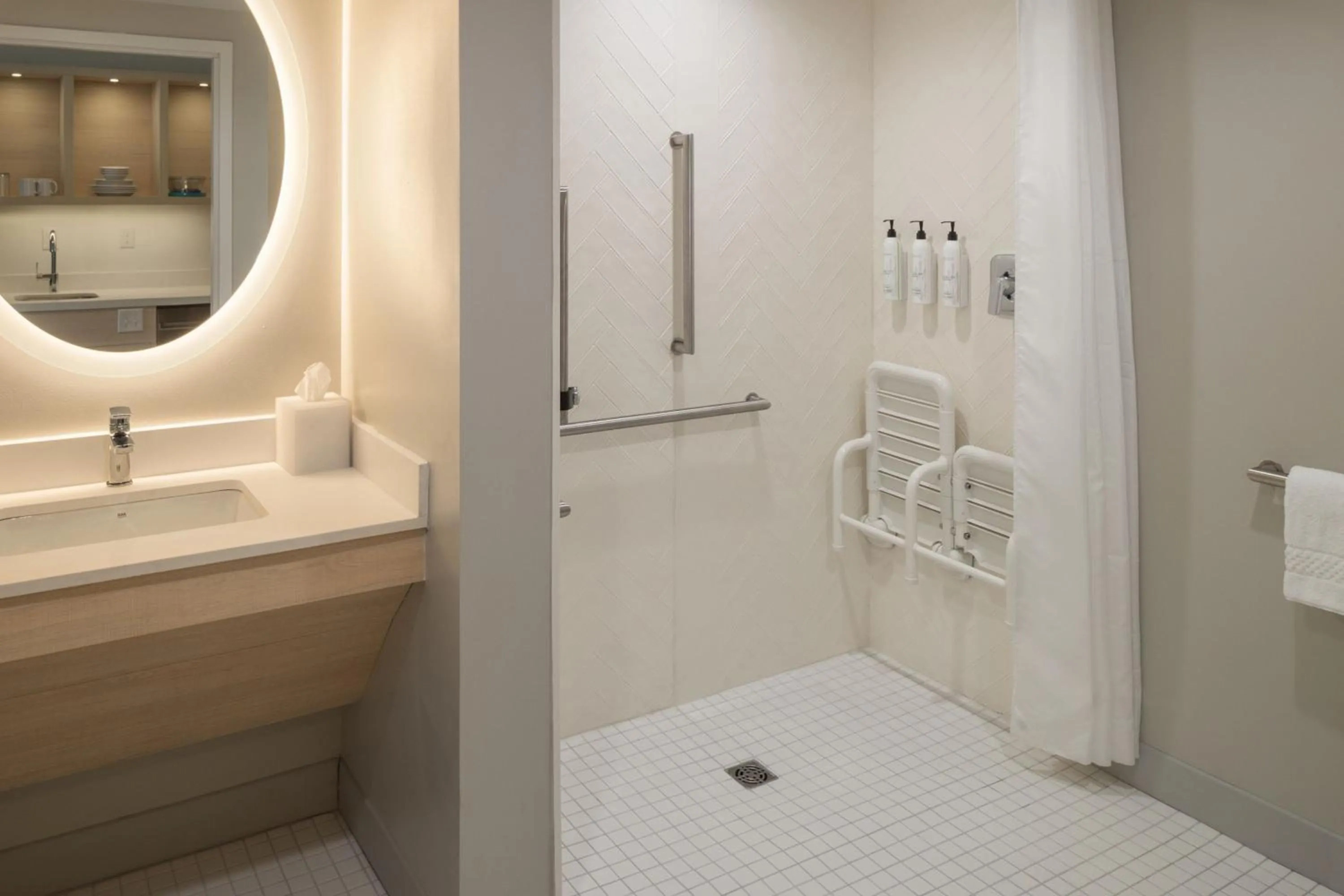 Bathroom in TownePlace Suites by Marriott Georgetown