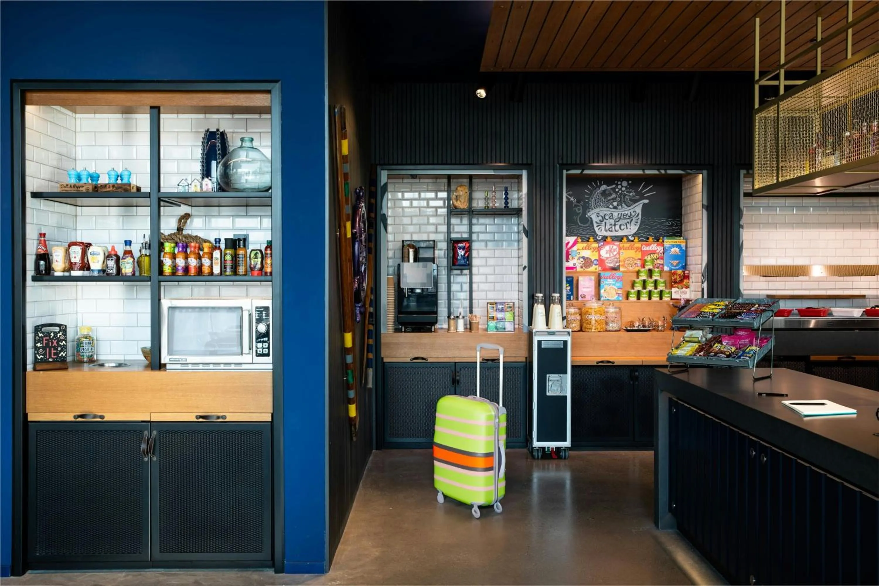 Lounge or bar in Moxy Plymouth