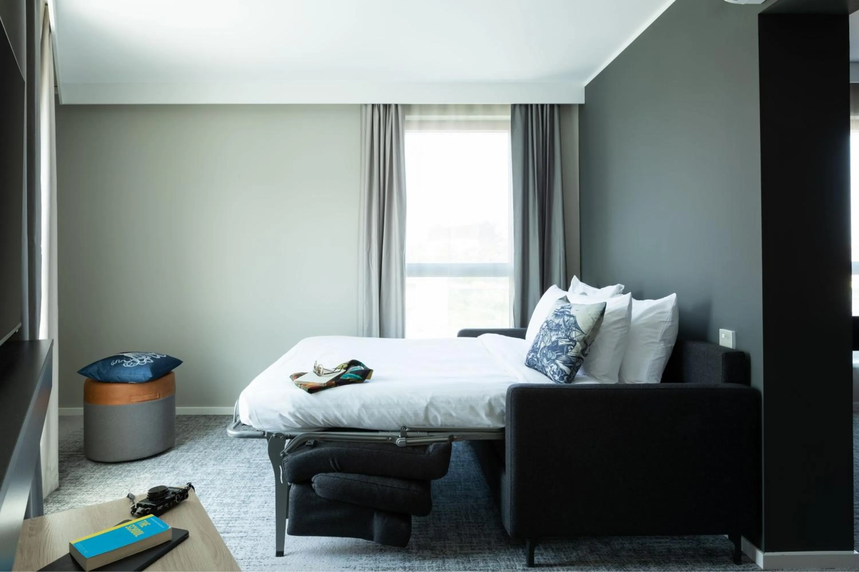 Photo of the whole room, Bed in Moxy Plymouth