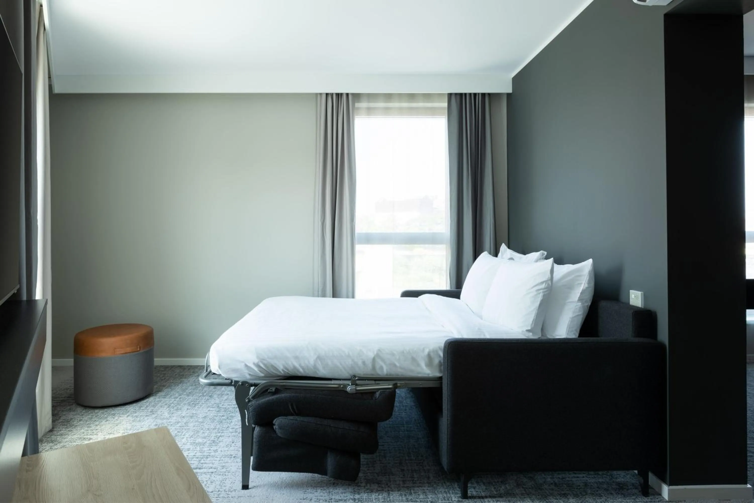 Photo of the whole room, Bed in Moxy Plymouth