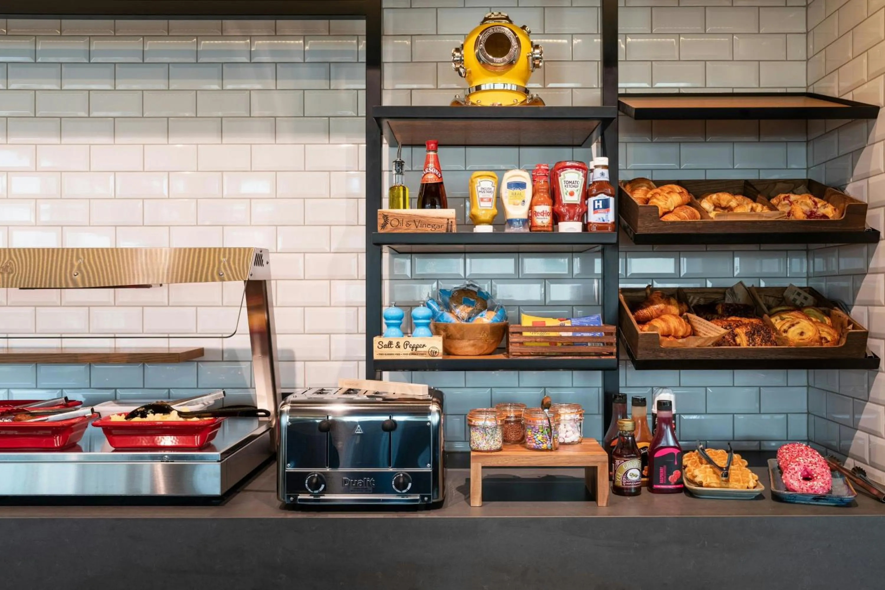 Breakfast in Moxy Plymouth