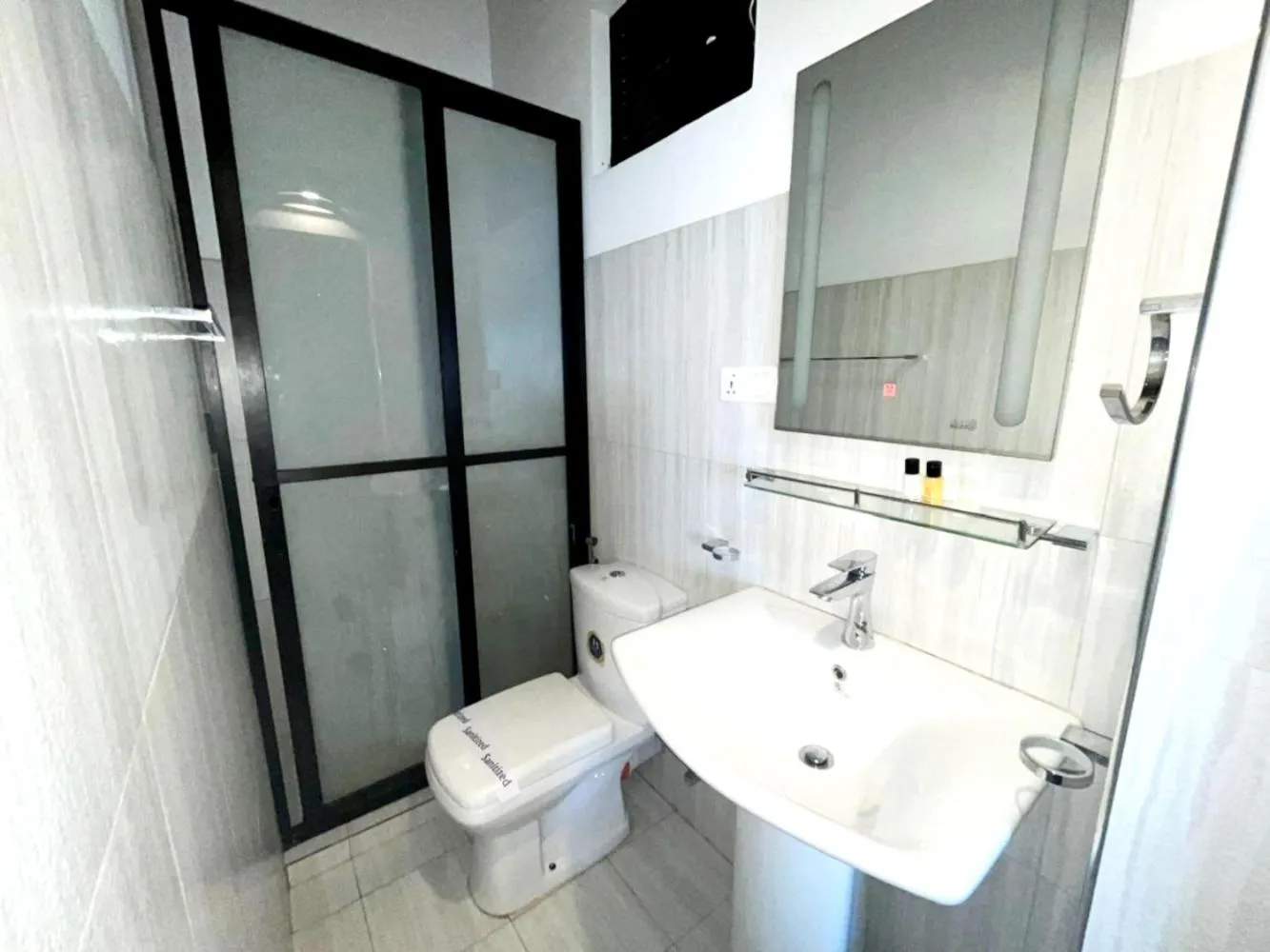 Bathroom in Hotel Sky Gate kandy