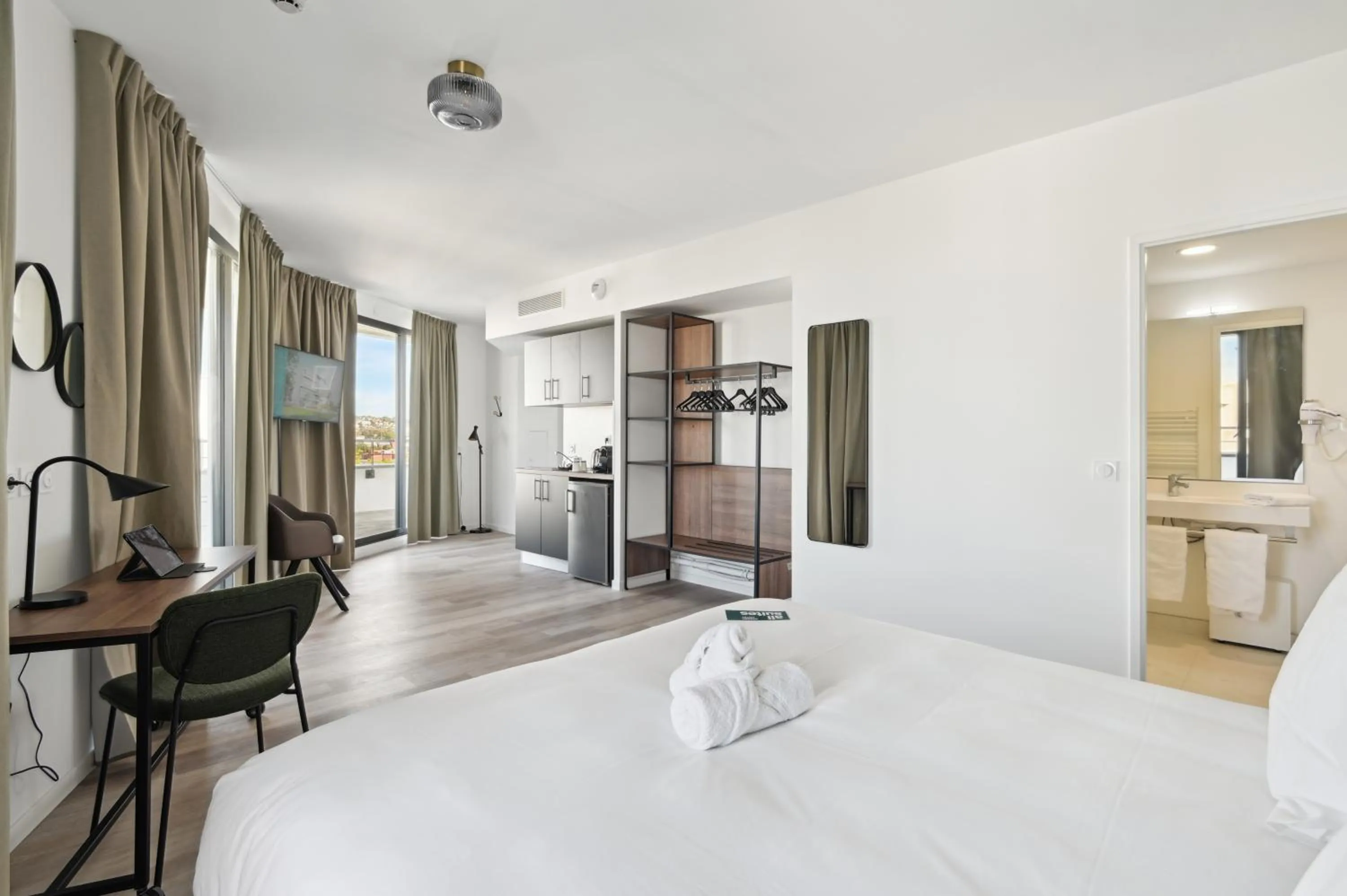 Bed in All Suites Paris Ouest Colombes