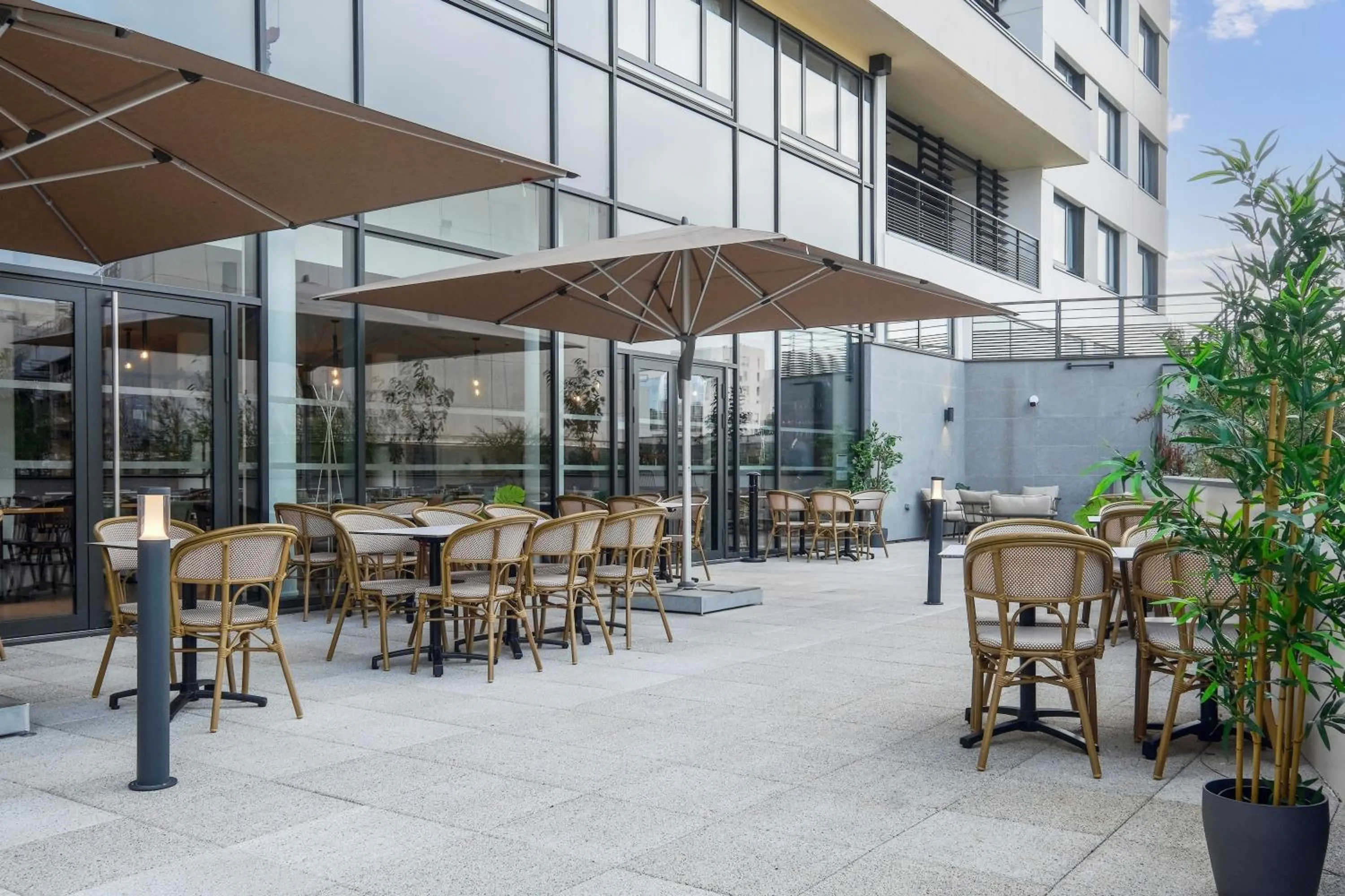 Patio in All Suites Paris Ouest Colombes