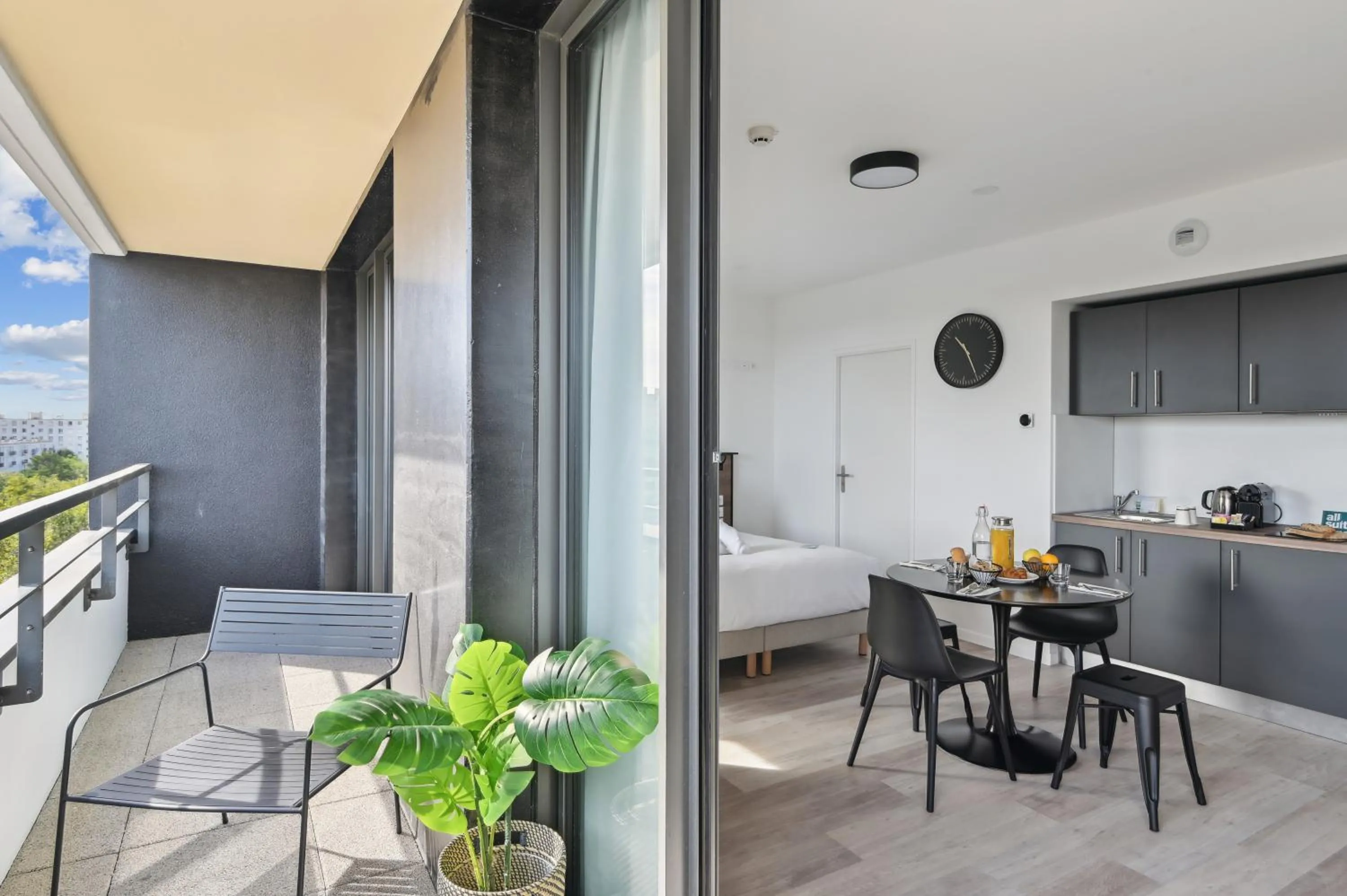 Balcony/Terrace in All Suites Paris Ouest Colombes