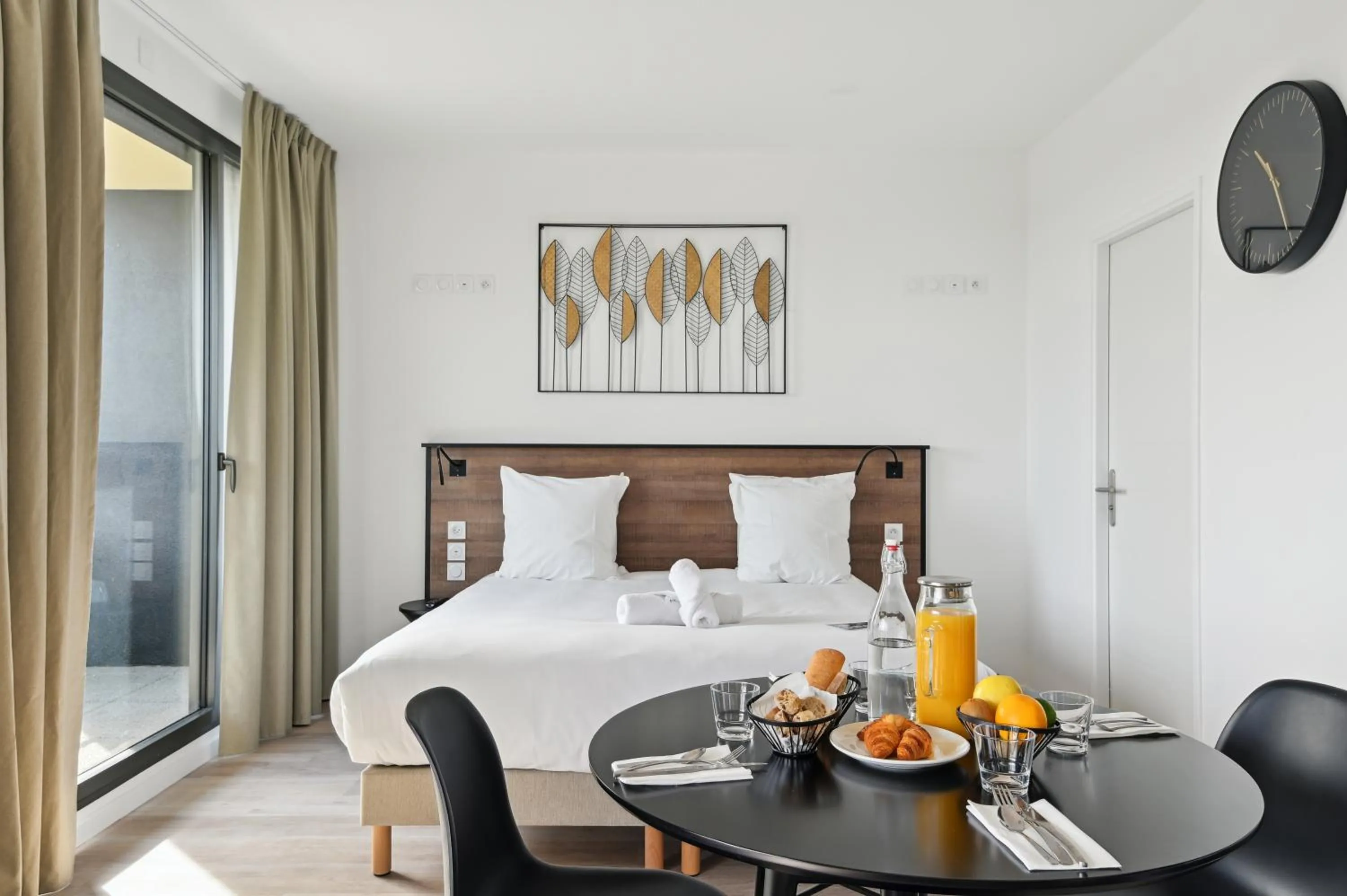 Bed in All Suites Paris Ouest Colombes