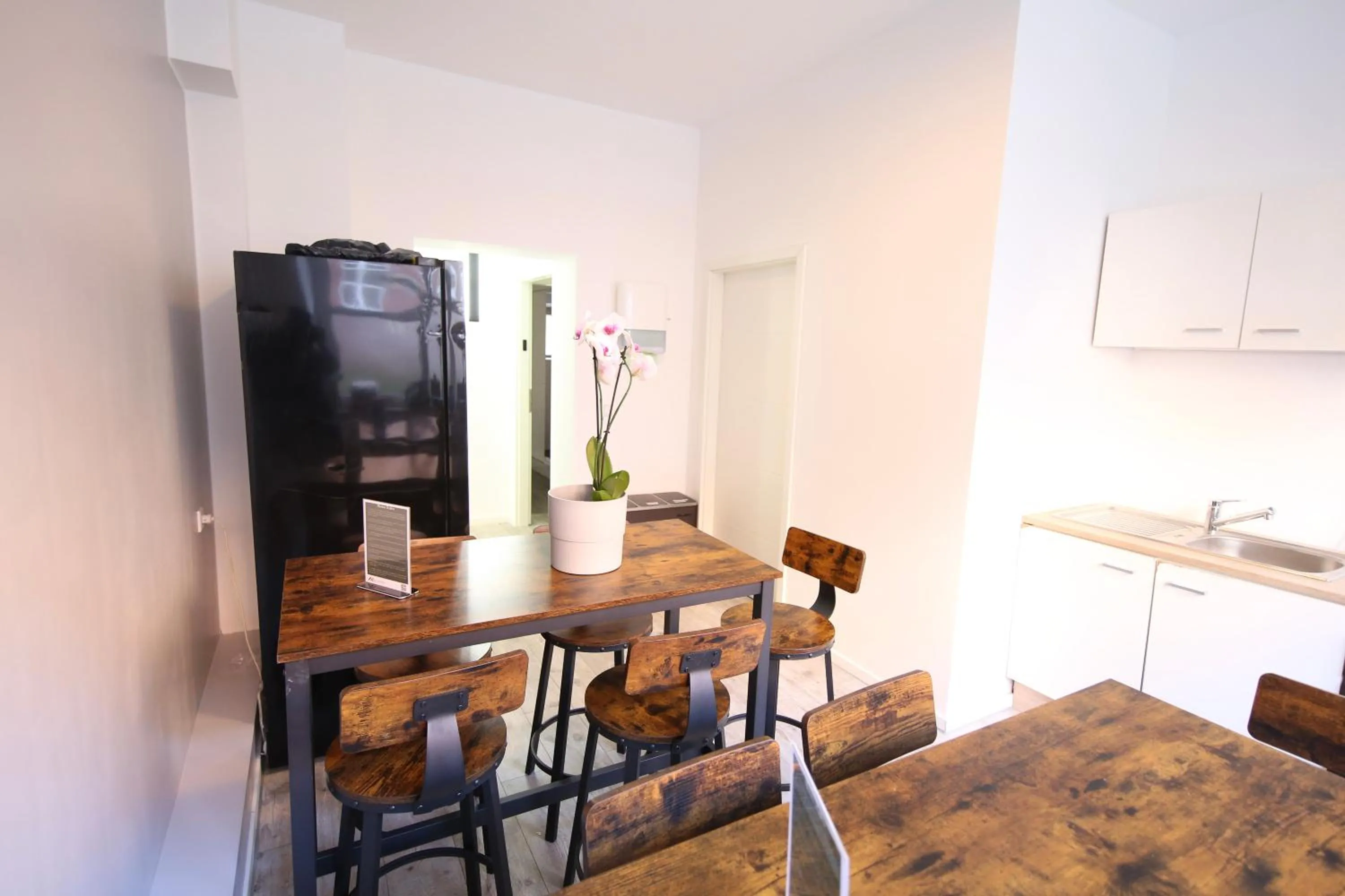 Kitchen or kitchenette in LUXOMES: Aparthotel Nürnberg Zentrum Süd