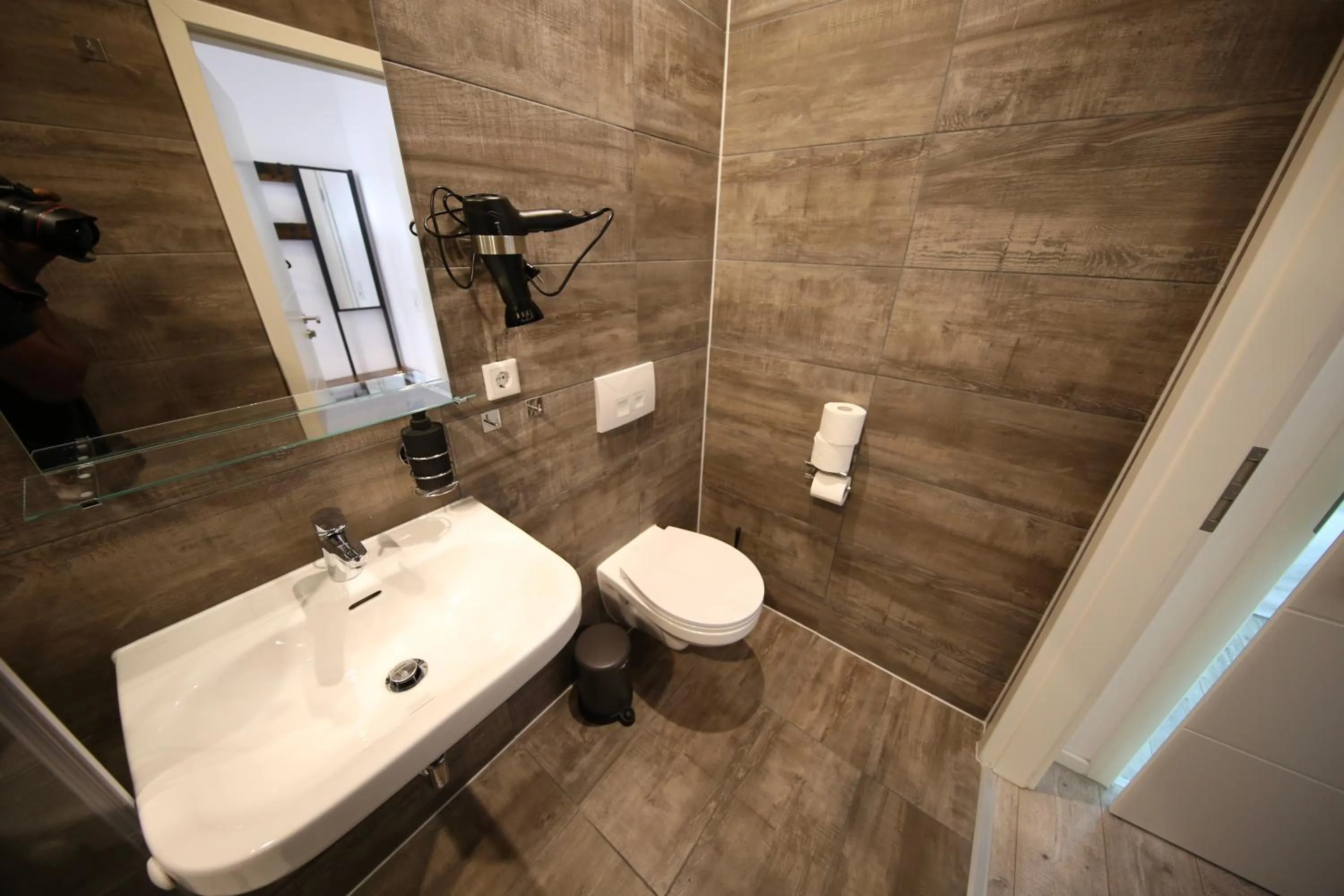 Shower in LUXOMES: Aparthotel Nürnberg Zentrum Süd