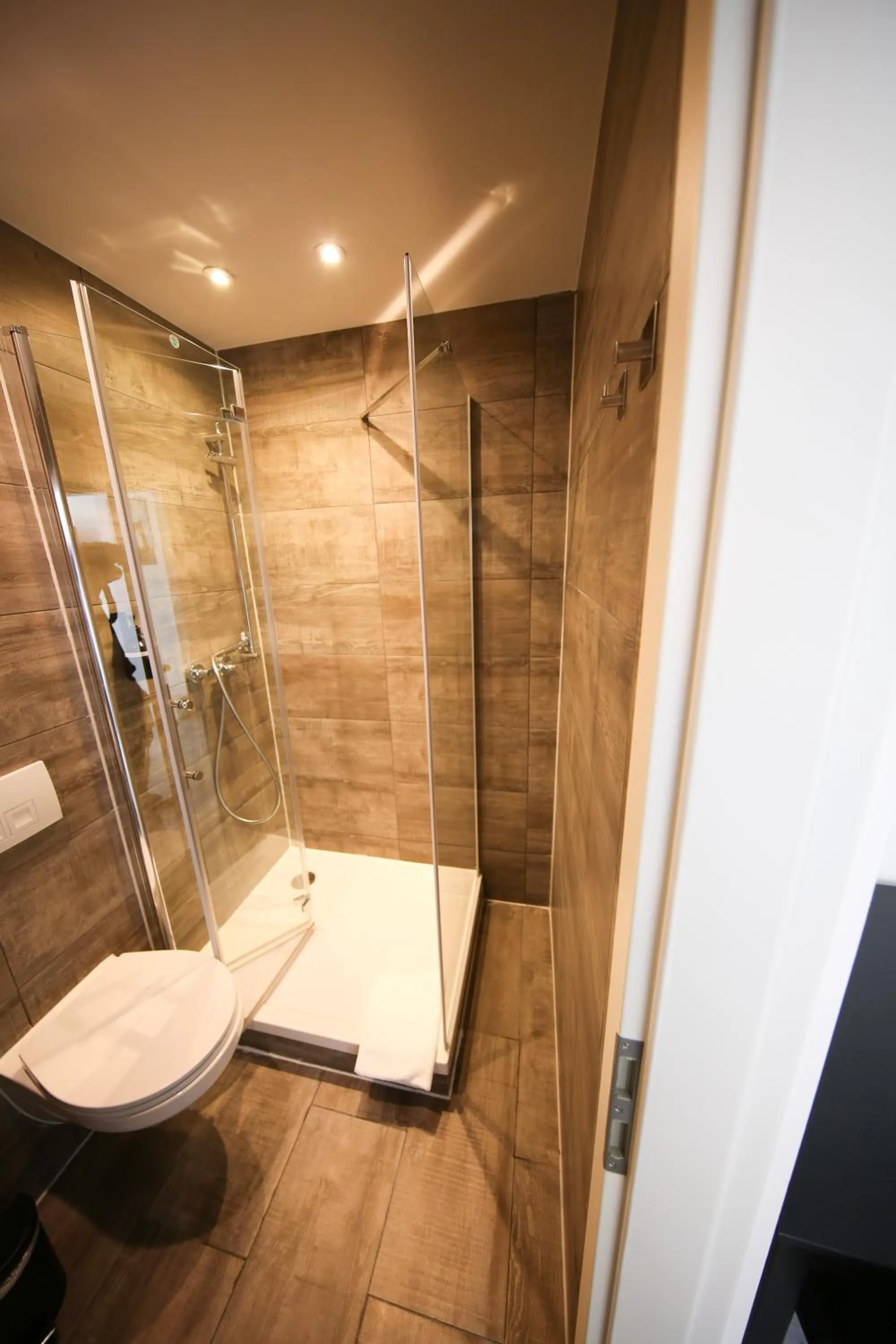 Shower in LUXOMES: Aparthotel Nürnberg Zentrum Süd