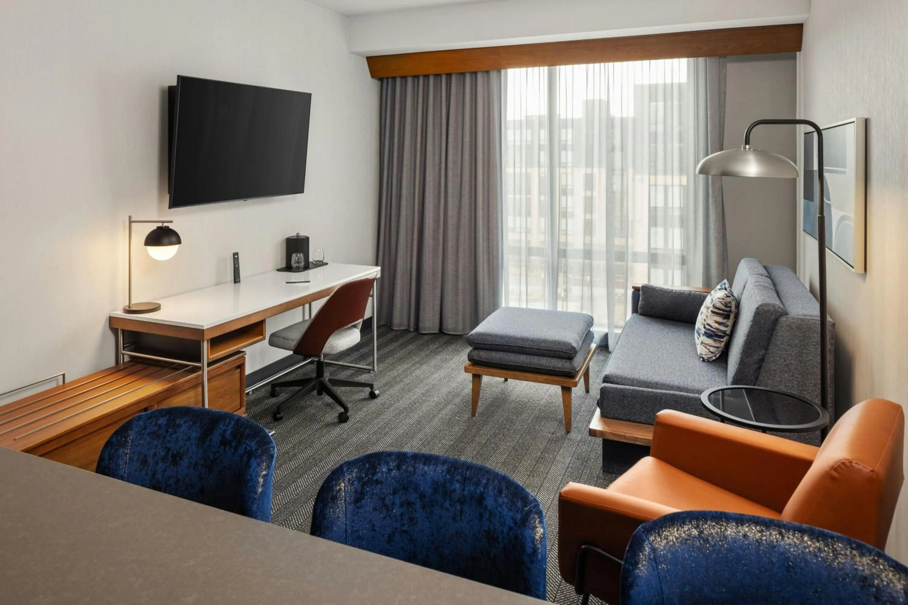 Living room in Courtyard by Marriott St Paul Downtown