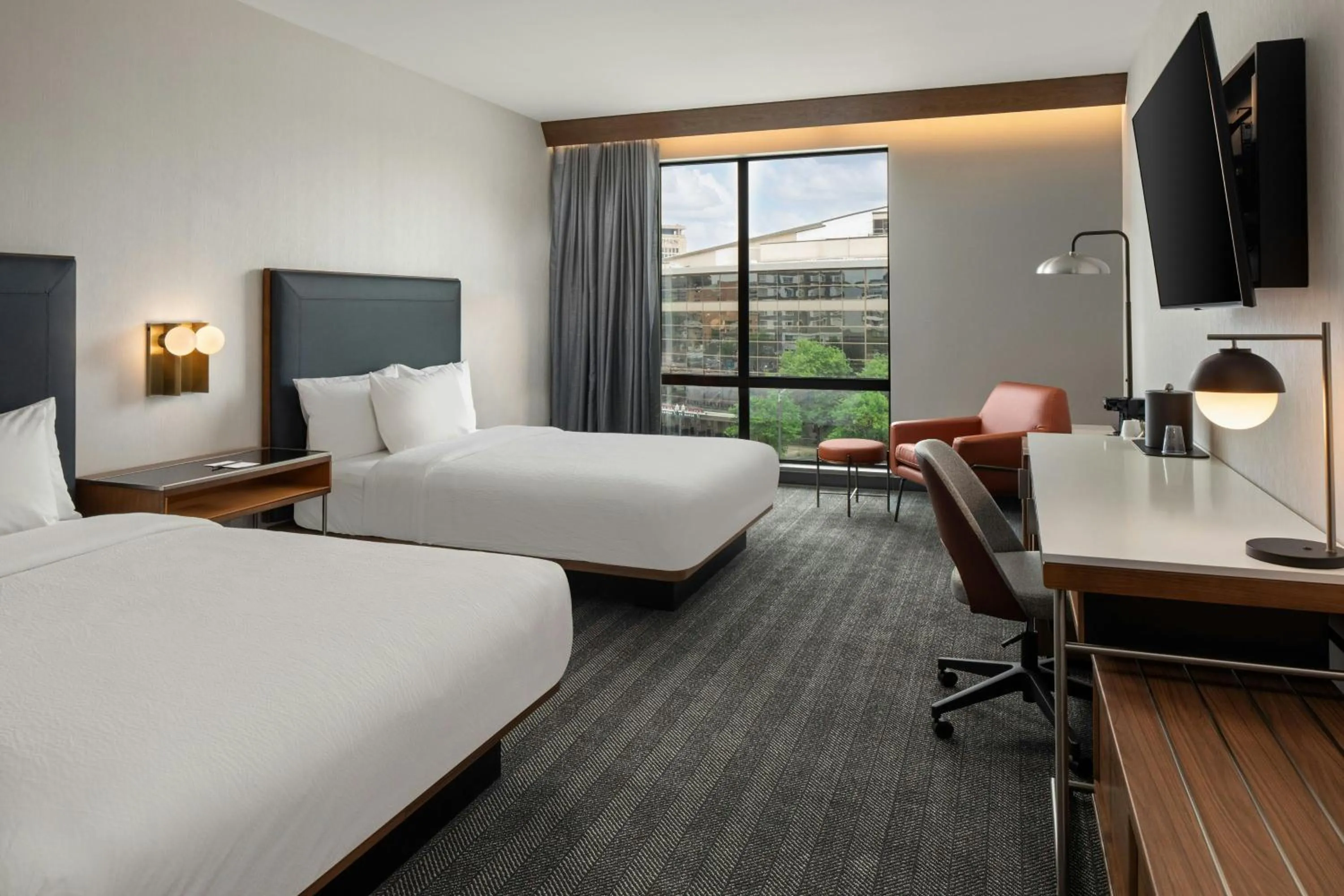 Photo of the whole room, Bed in Courtyard by Marriott St Paul Downtown