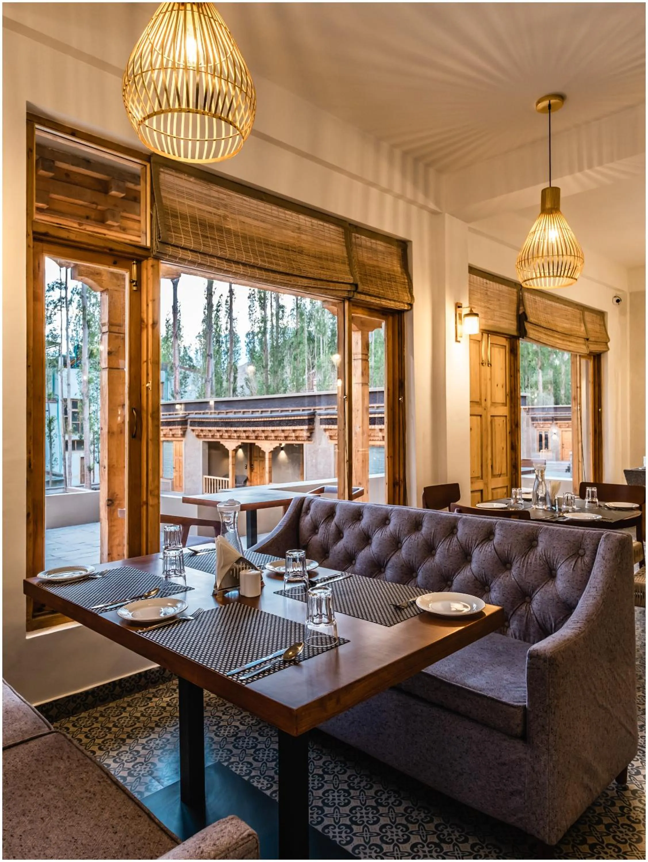 Restaurant/places to eat in essence AT LADAKH