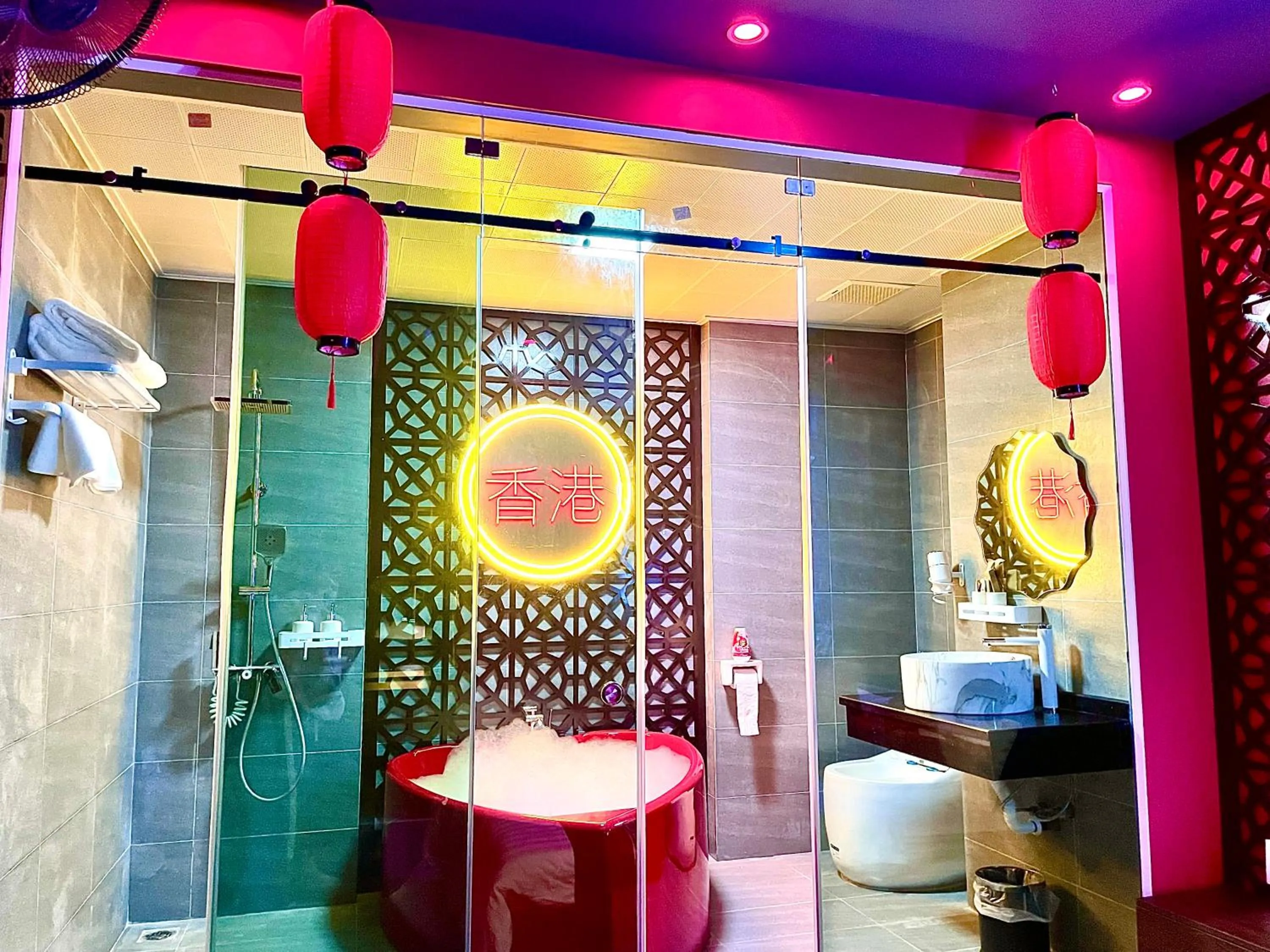 Hot Tub in LIBRA HOTEL