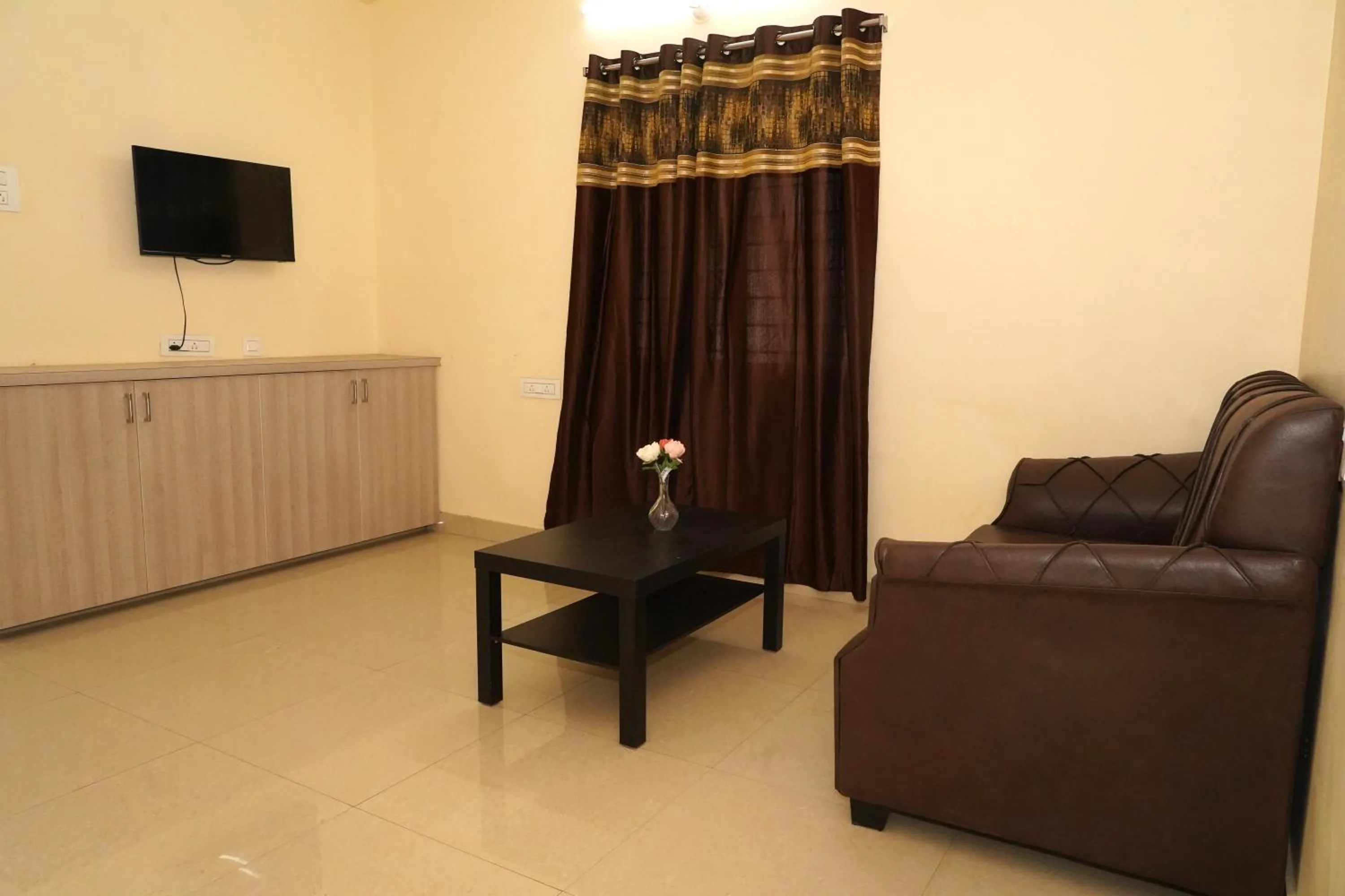 Living room in HOTEL ROYAL SUITES AND ROOMS Near AIG Hospital Gachibowli
