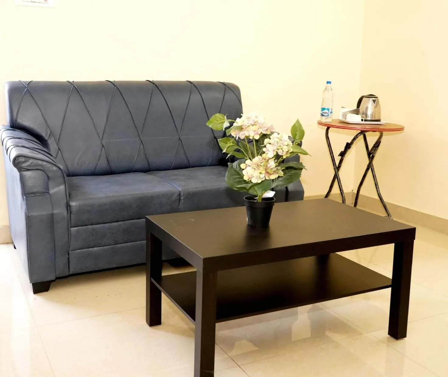 Living room in HOTEL ROYAL SUITES AND ROOMS Near AIG Hospital Gachibowli