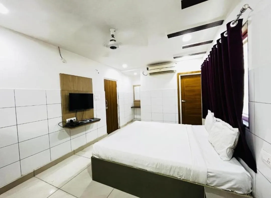 HOTEL ROYAL SUITES AND ROOMS Near AIG Hospital Gachibowli