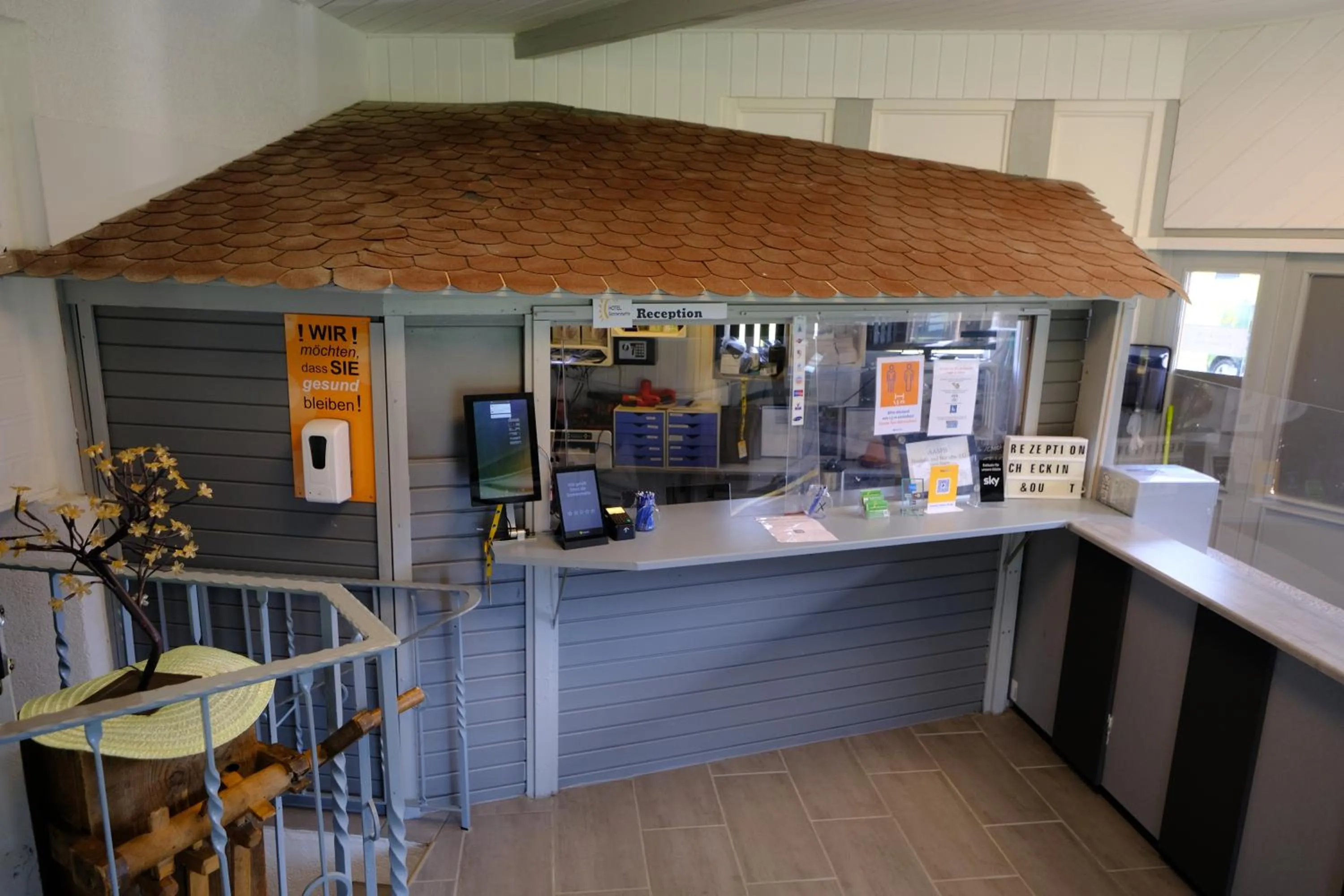 Lobby or reception in B und B Titisee Hotel Sonnenmatte nahe Badeparadies