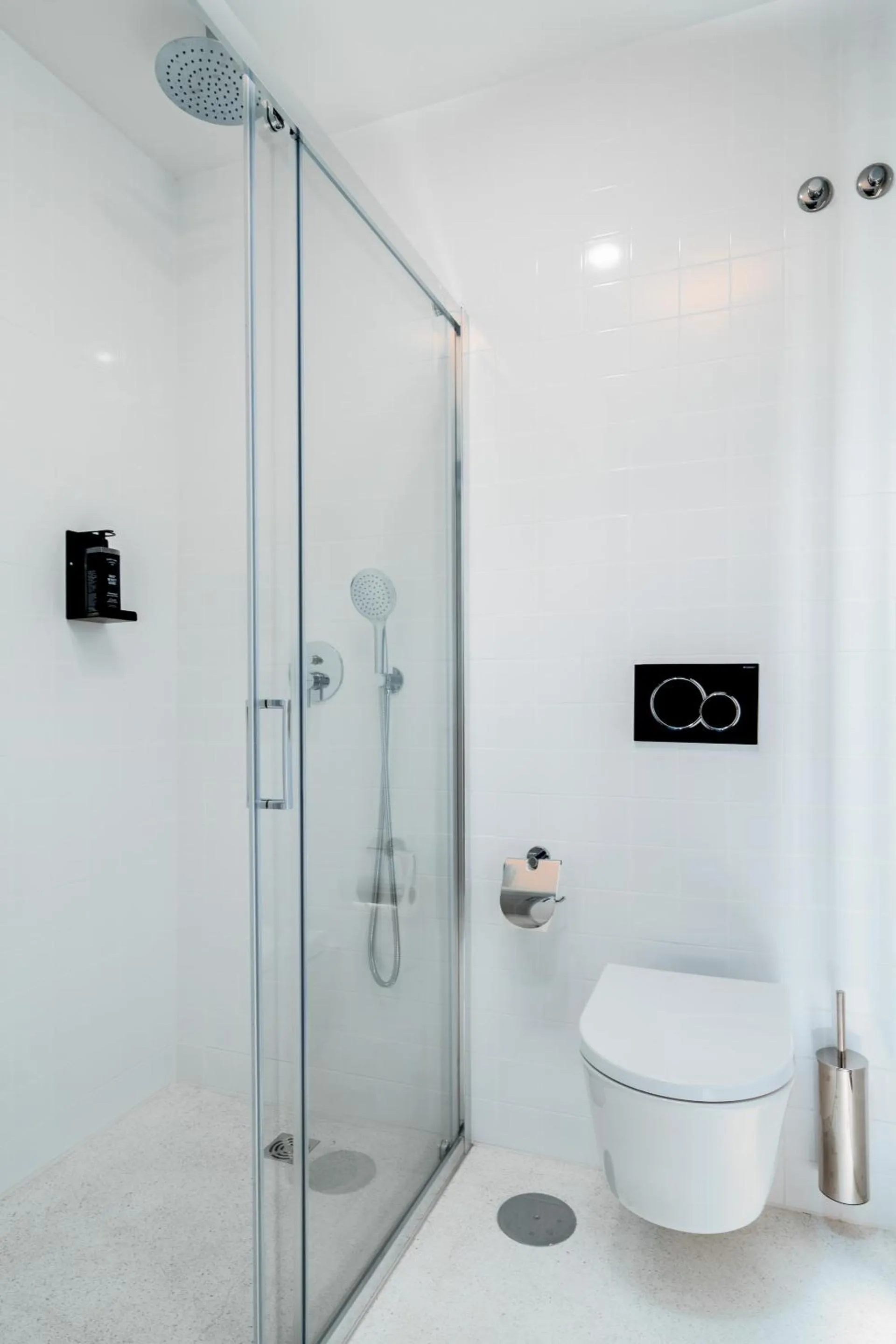 Shower in Limehome Porto Rua Das Oliveiras